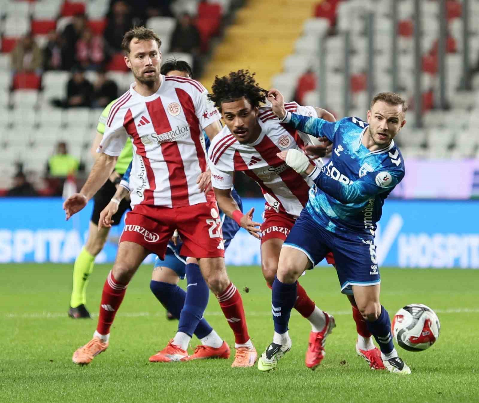 Trendyol Süper Lig: Antalyaspor: 2 - Samsunspor: 0 (İlk yarı)
Trendyol Süper Lig: Antalyaspor: 2 - Samsunspor: 0 (İlk yarı)