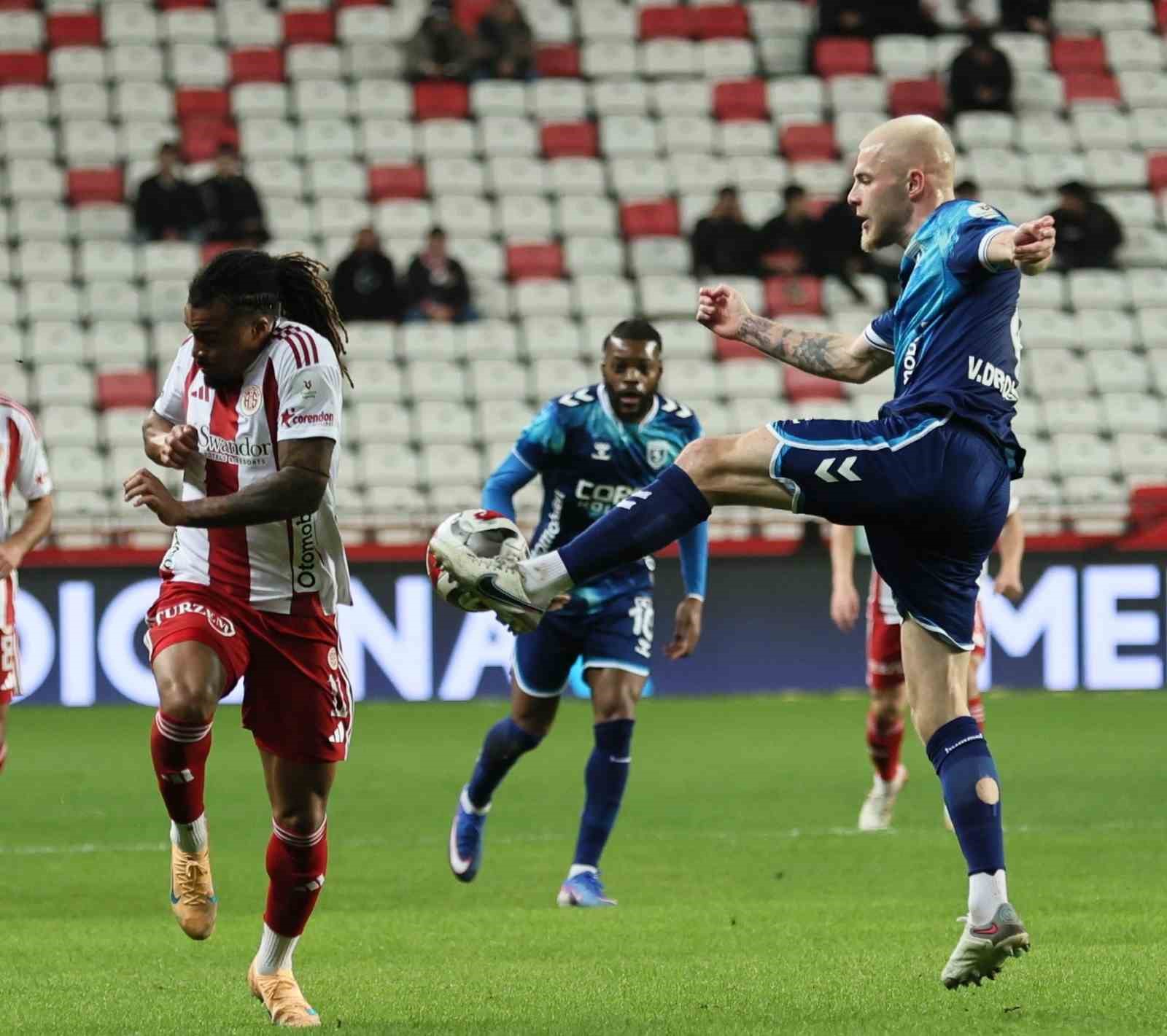 Trendyol Süper Lig: Antalyaspor: 2 - Samsunspor: 0 (İlk yarı)
Trendyol Süper Lig: Antalyaspor: 2 - Samsunspor: 0 (İlk yarı)