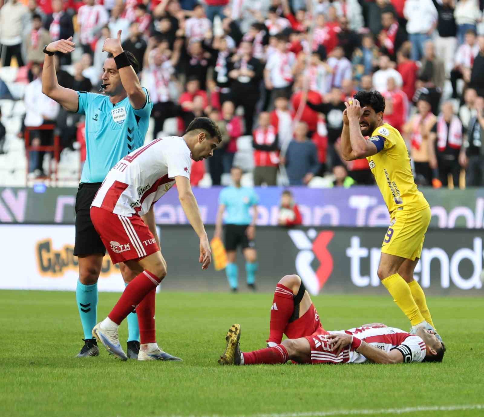 Trendyol Süper Lig: Antalyaspor: 3 - Eyüpspor: 0 (Maç sonucu)
Trendyol Süper Lig: Antalyaspor: 3 - Eyüpspor: 0 (Maç sonucu)