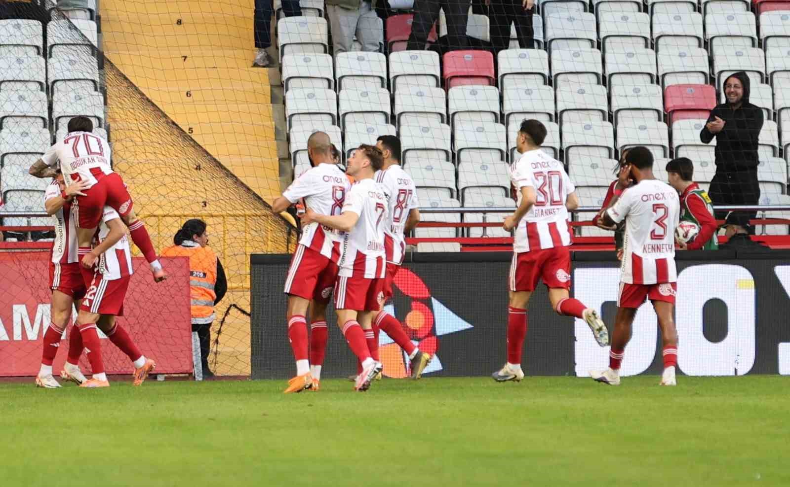 Trendyol Süper Lig: Antalyaspor: 3 - Eyüpspor: 0 (Maç sonucu)
Trendyol Süper Lig: Antalyaspor: 3 - Eyüpspor: 0 (Maç sonucu)
