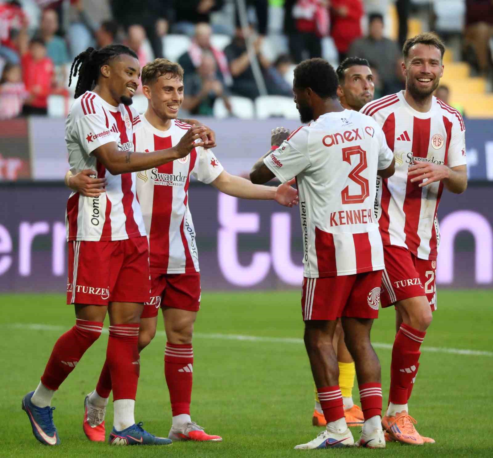 Trendyol Süper Lig: Antalyaspor: 3 - Eyüpspor: 0 (Maç sonucu)
Trendyol Süper Lig: Antalyaspor: 3 - Eyüpspor: 0 (Maç sonucu)