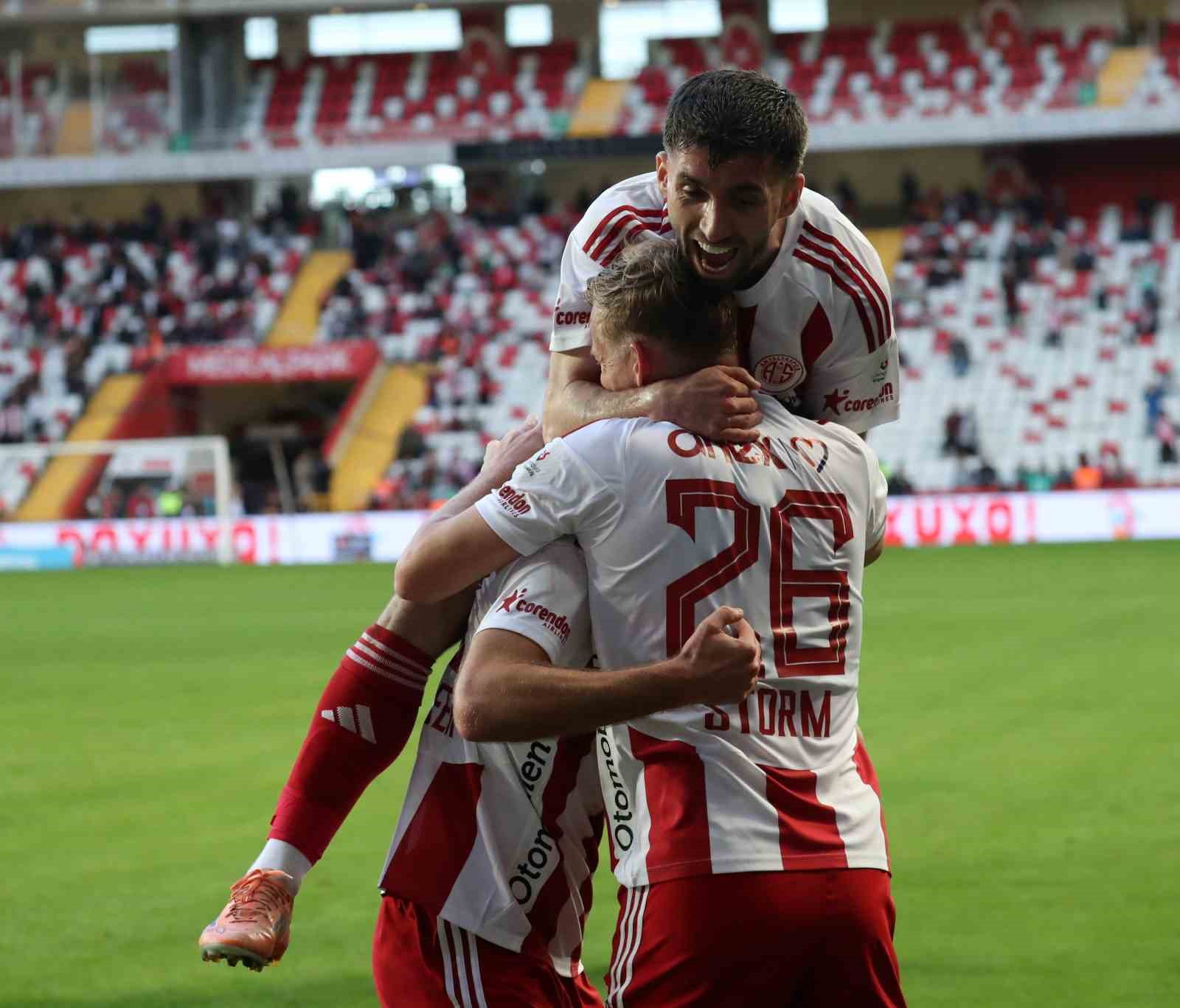 Trendyol Süper Lig: Antalyaspor: 3 - Eyüpspor: 0 (Maç sonucu)
Trendyol Süper Lig: Antalyaspor: 3 - Eyüpspor: 0 (Maç sonucu)