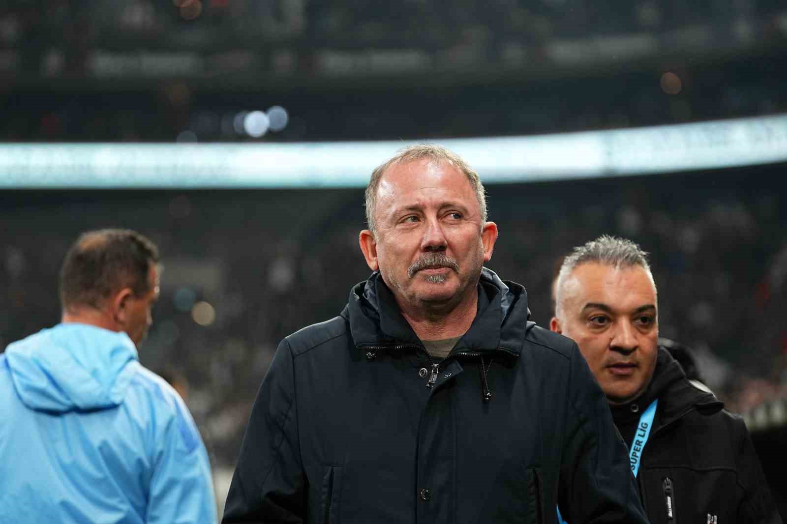 Trendyol Süper Lig: Beşiktaş: 0 - Corendon Alanyaspor: 1 (Maç devam ediyor)
