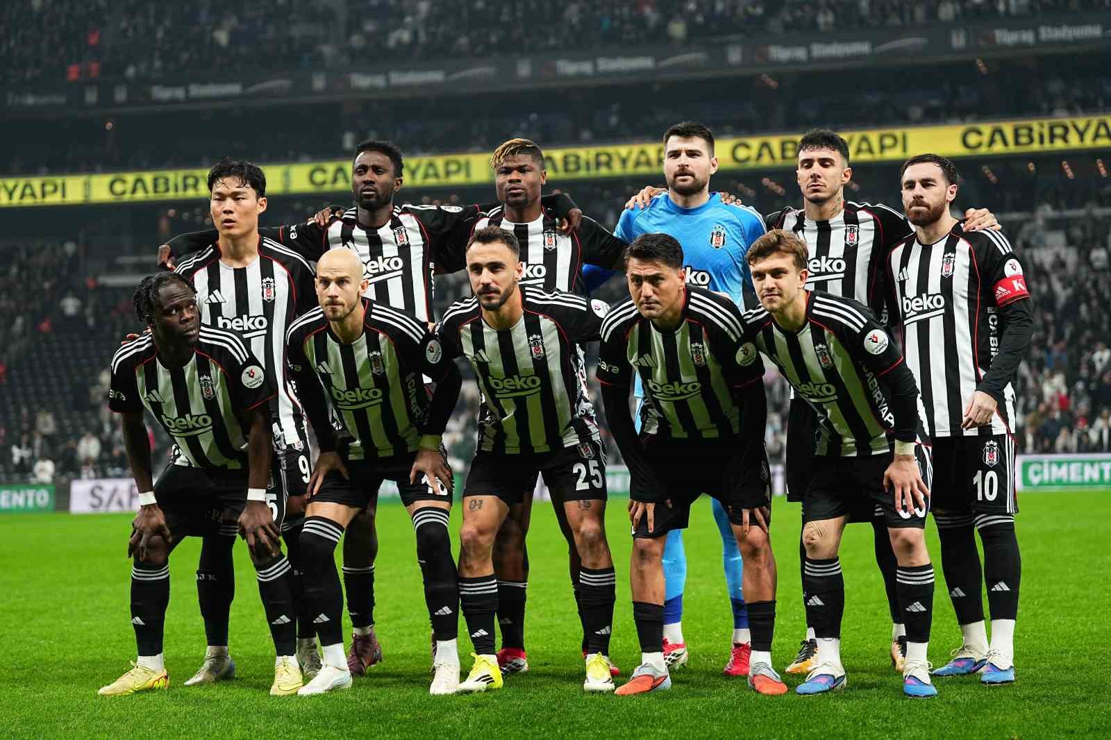 Trendyol Süper Lig: Beşiktaş: 0 - Corendon Alanyaspor: 1 (Maç devam ediyor)
