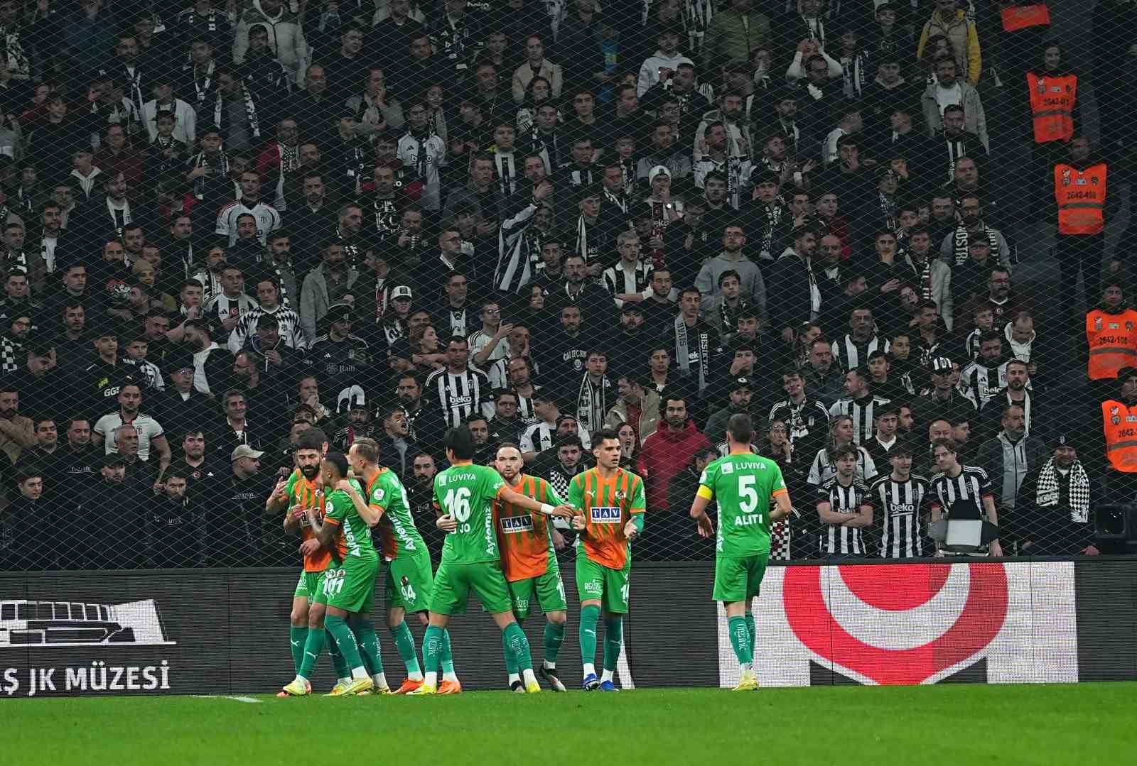 Trendyol Süper Lig: Beşiktaş: 0 - Corendon Alanyaspor: 1 (Maç devam ediyor)
