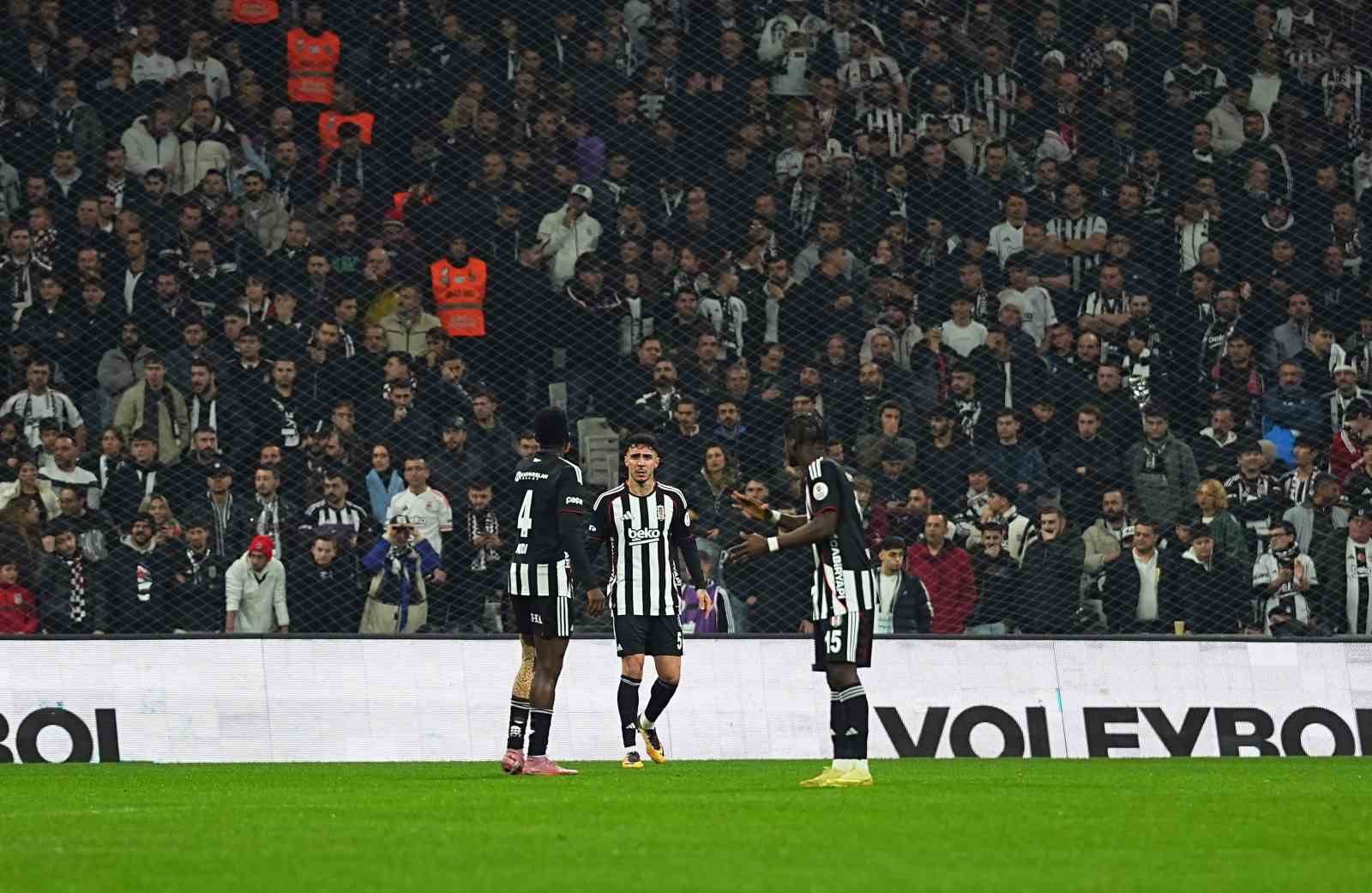 Trendyol Süper Lig: Beşiktaş: 0 - Corendon Alanyaspor: 1 (Maç devam ediyor)
