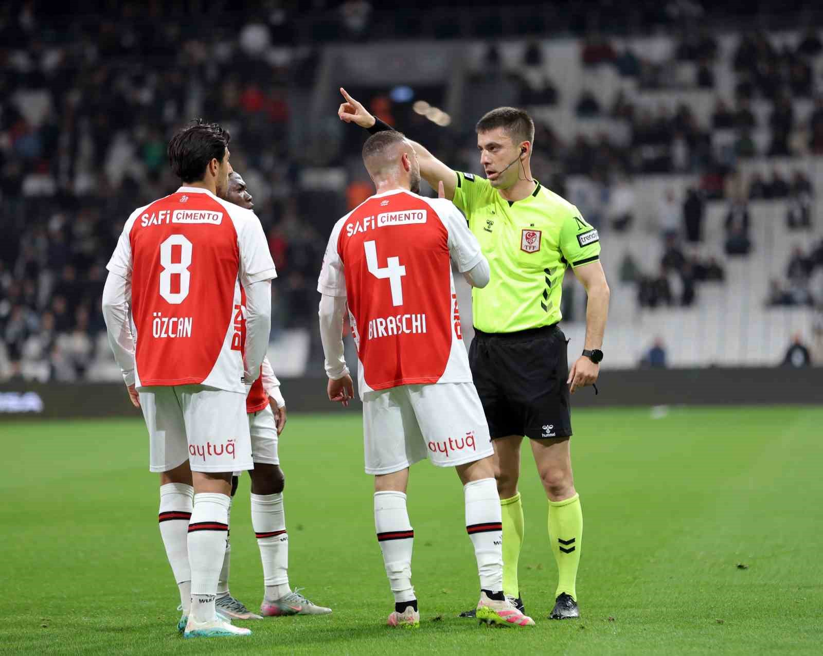 Trendyol Süper Lig: Beşiktaş: 0 - Fatih Karagümrük: 0 (İlk yarı)

