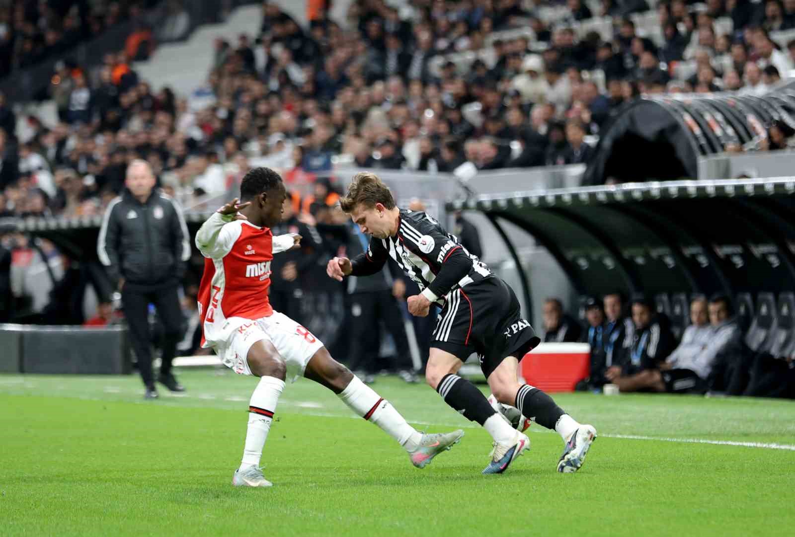 Trendyol Süper Lig: Beşiktaş: 0 - Fatih Karagümrük: 0 (İlk yarı)
