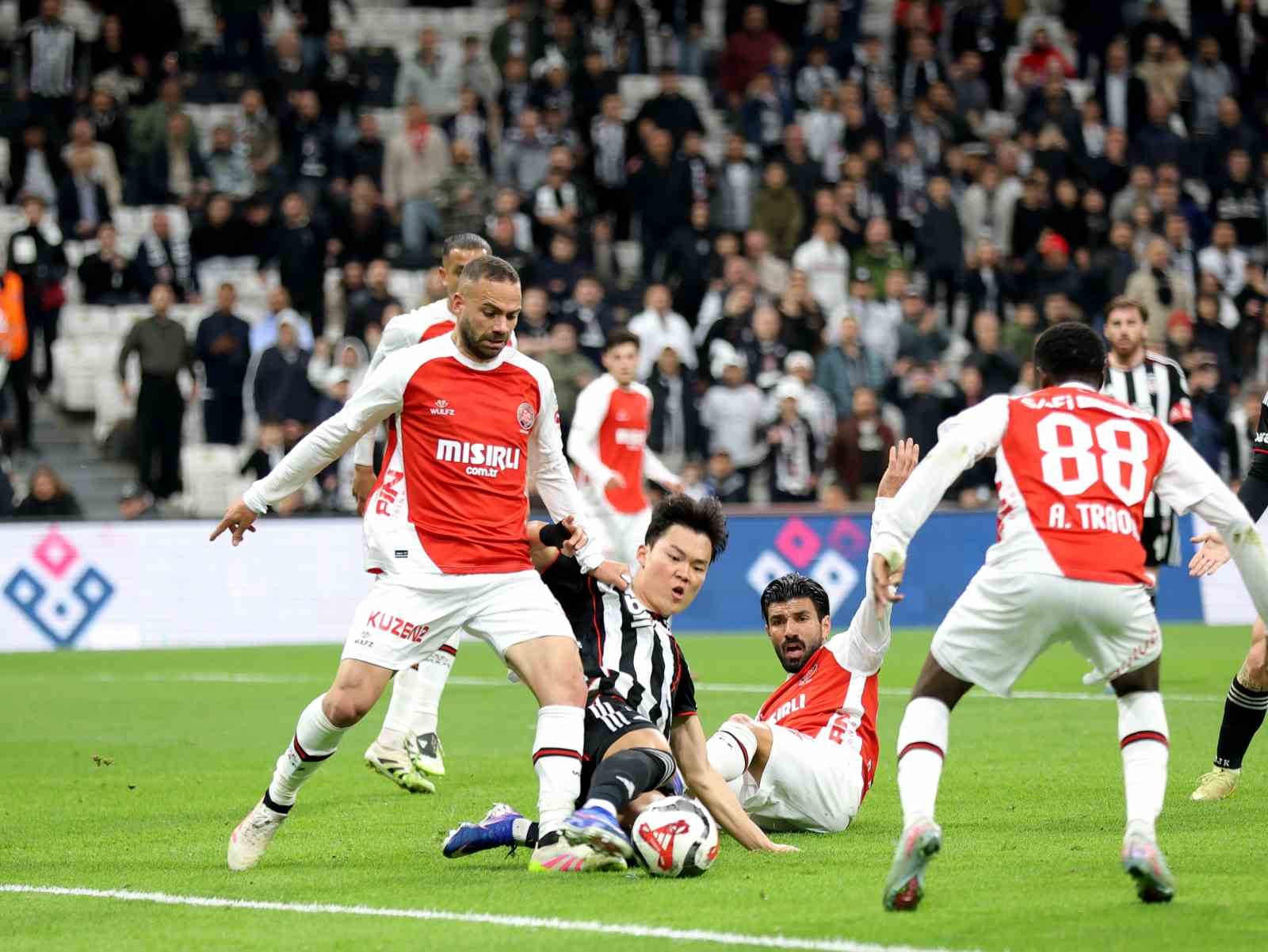 Trendyol Süper Lig: Beşiktaş: 0 - Fatih Karagümrük: 0 (İlk yarı)
