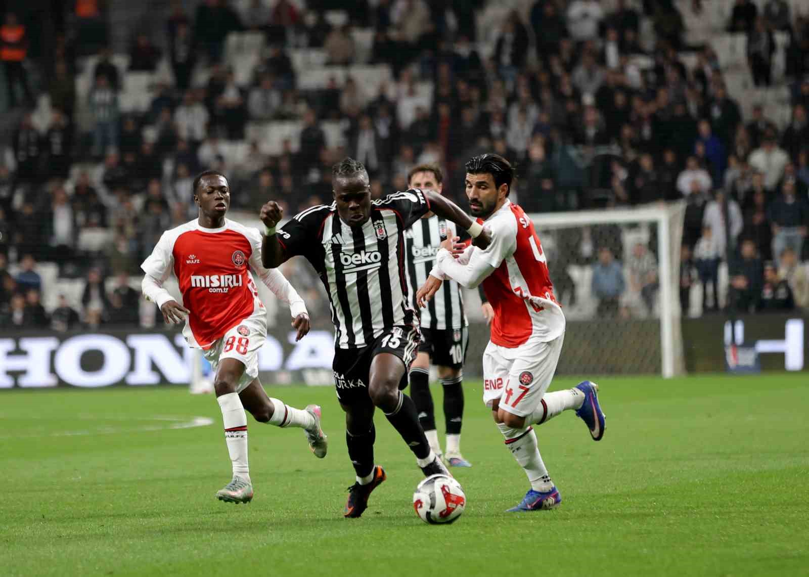 Trendyol Süper Lig: Beşiktaş: 0 - Fatih Karagümrük: 0 (İlk yarı)
