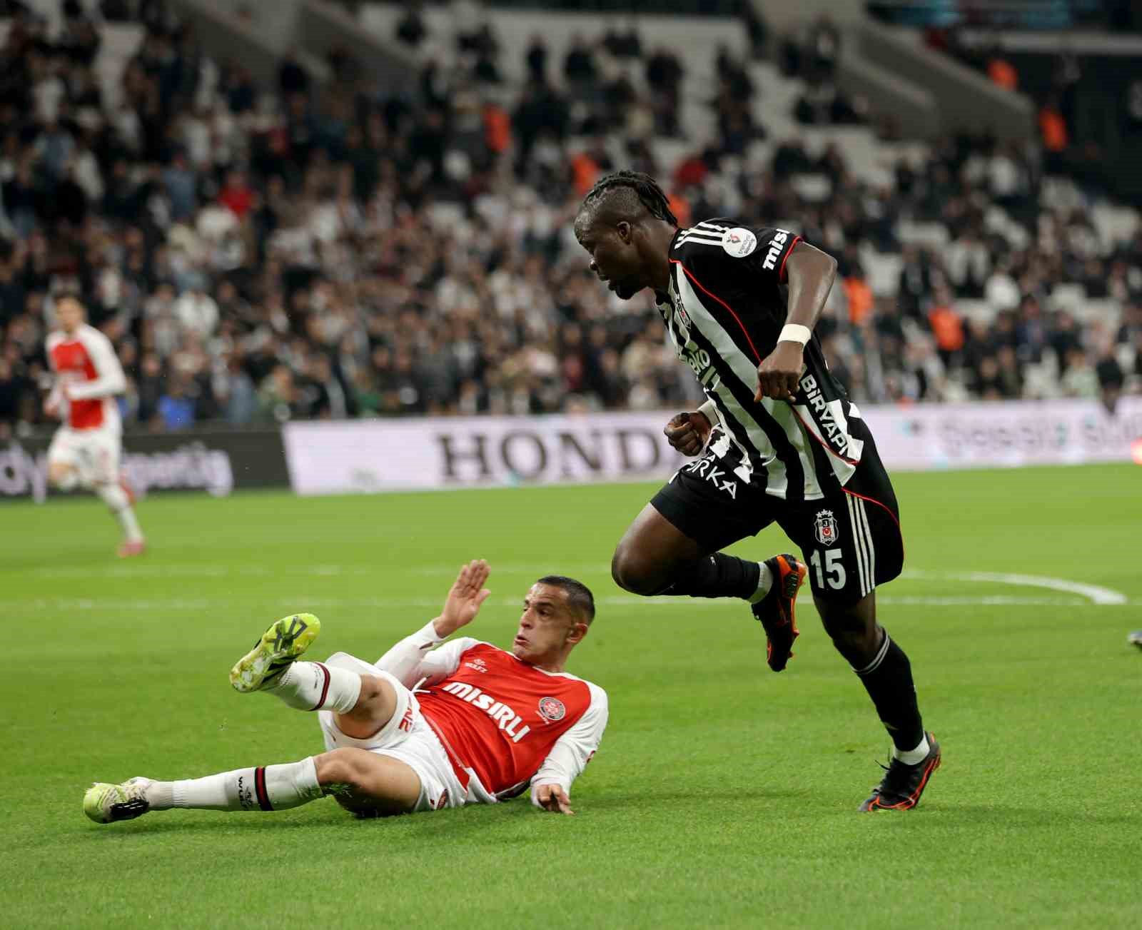 Trendyol Süper Lig: Beşiktaş: 0 - Fatih Karagümrük: 0 (İlk yarı)
