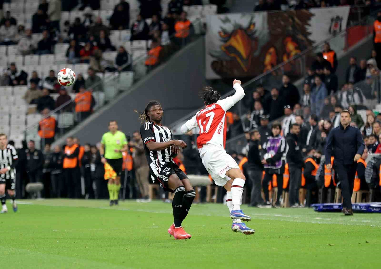 Trendyol Süper Lig: Beşiktaş: 0 - Fatih Karagümrük: 0 (İlk yarı)
