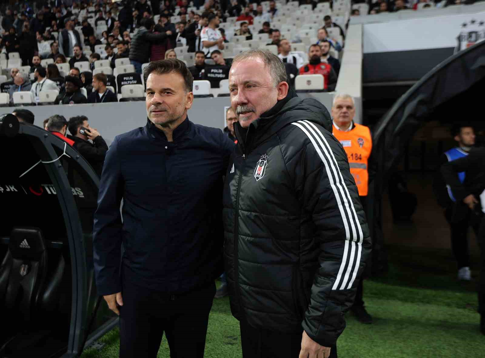 Trendyol Süper Lig: Beşiktaş: 0 - Fatih Karagümrük: 0 (Maç devam ediyor)
