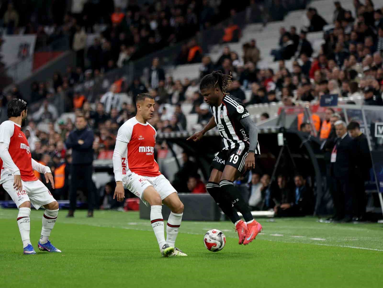 Trendyol Süper Lig: Beşiktaş: 0 - Fatih Karagümrük: 0 (Maç devam ediyor)
