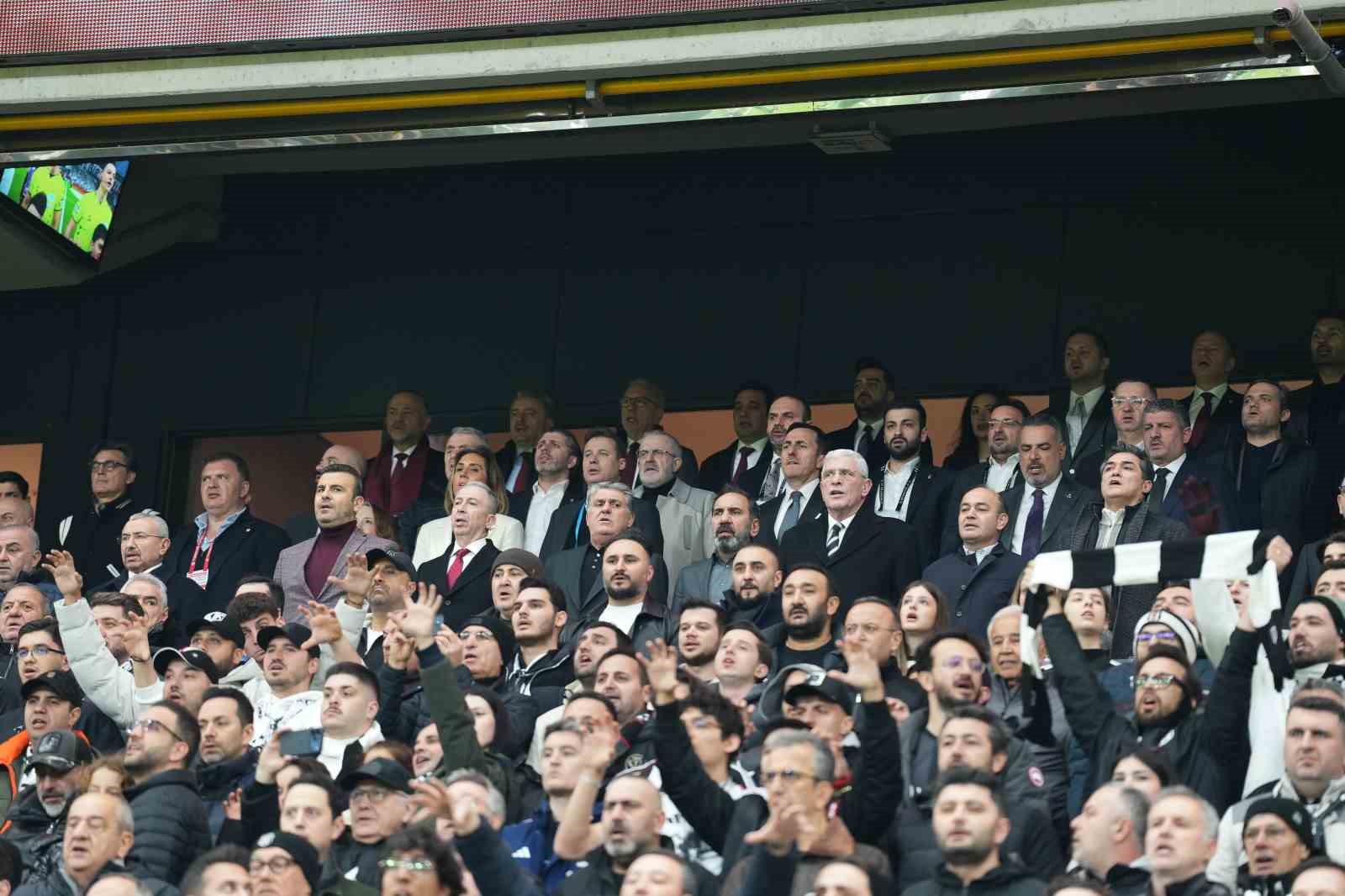 Trendyol Süper Lig: Beşiktaş: 0 - Galatasaray: 0 (Maç devam ediyor)
