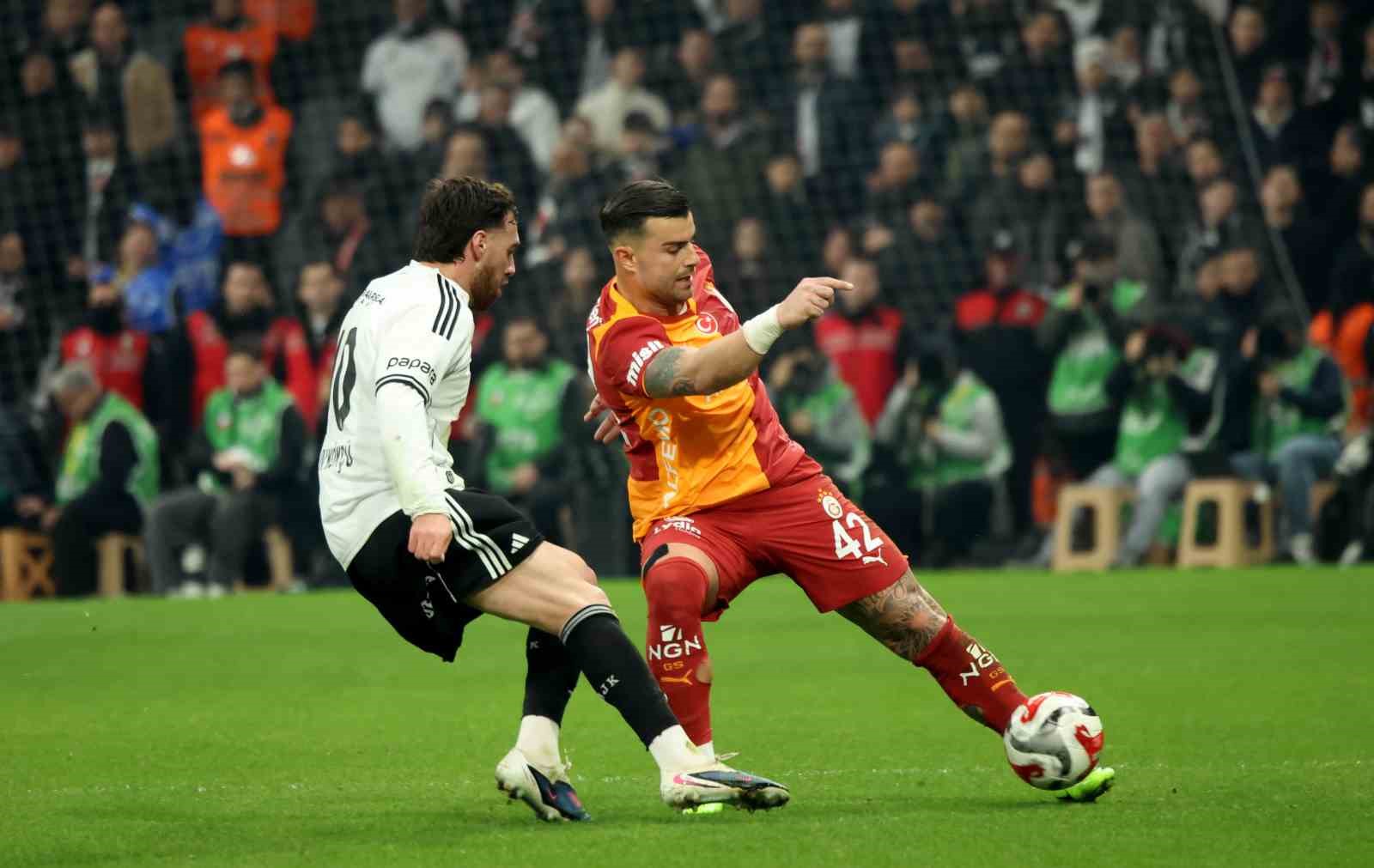 Trendyol Süper Lig: Beşiktaş: 0 - Galatasaray: 1 (İlk yarı)
