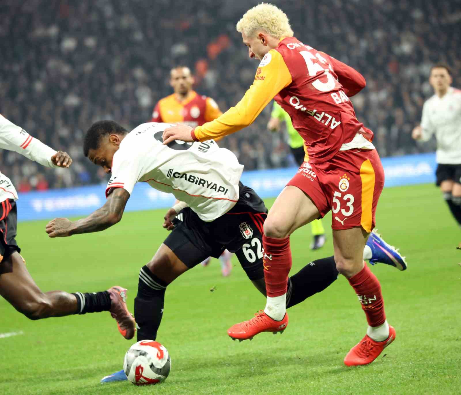 Trendyol Süper Lig: Beşiktaş: 0 - Galatasaray: 1 (İlk yarı)
