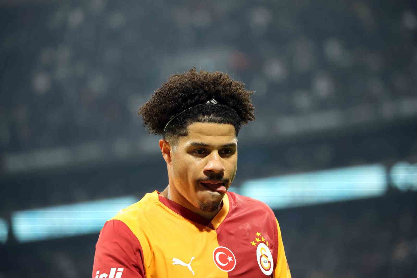 Trendyol Süper Lig: Beşiktaş: 0 - Galatasaray: 1 (İlk yarı)
