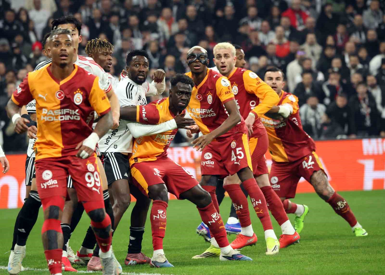 Trendyol Süper Lig: Beşiktaş: 0 - Galatasaray: 1 (İlk yarı)
