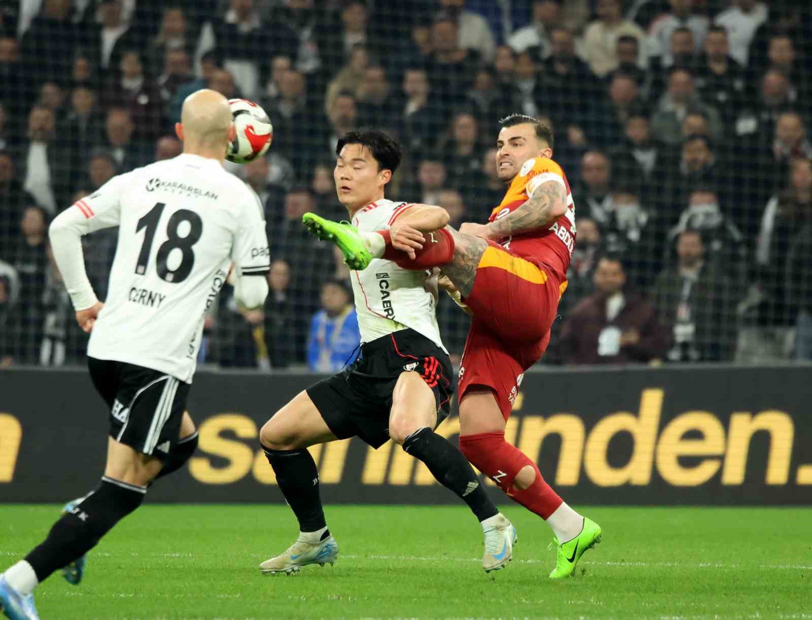 Trendyol Süper Lig: Beşiktaş: 0 - Galatasaray: 1 (İlk yarı)
