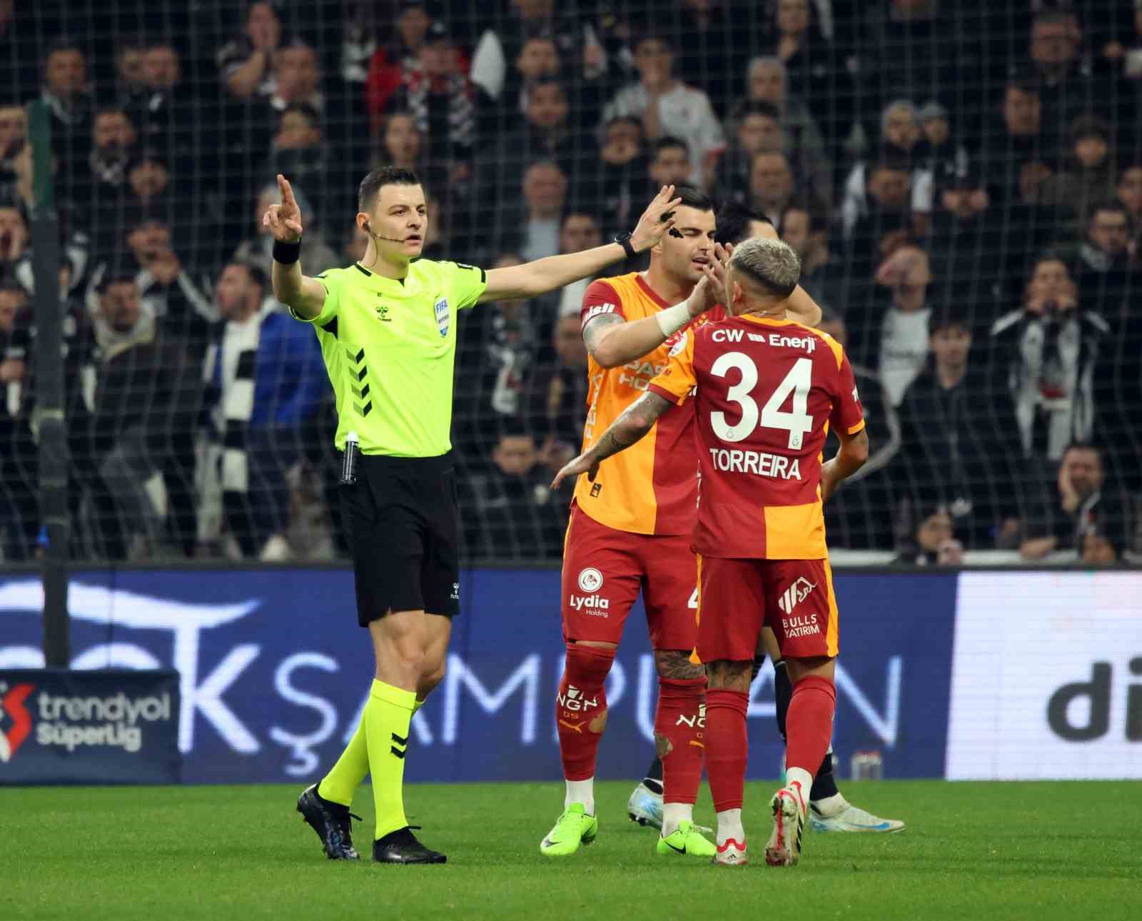 Trendyol Süper Lig: Beşiktaş: 0 - Galatasaray: 1 (İlk yarı)
