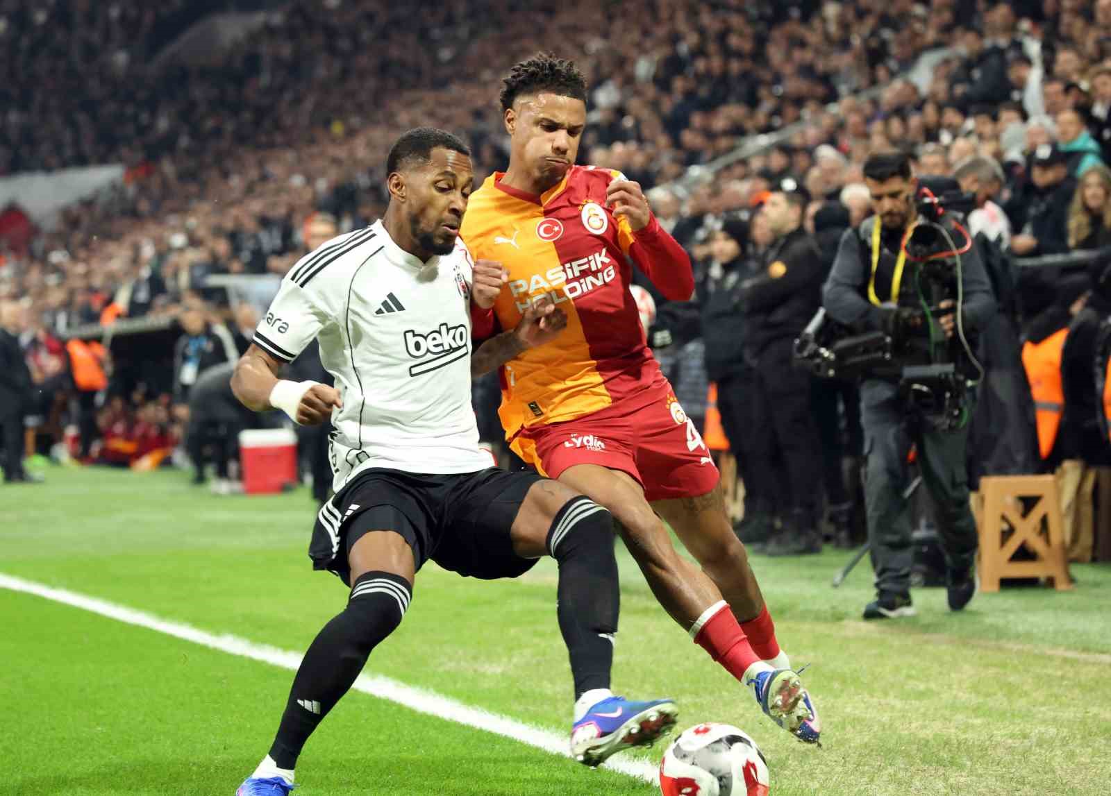 Trendyol Süper Lig: Beşiktaş: 0 - Galatasaray: 1 (İlk yarı)
