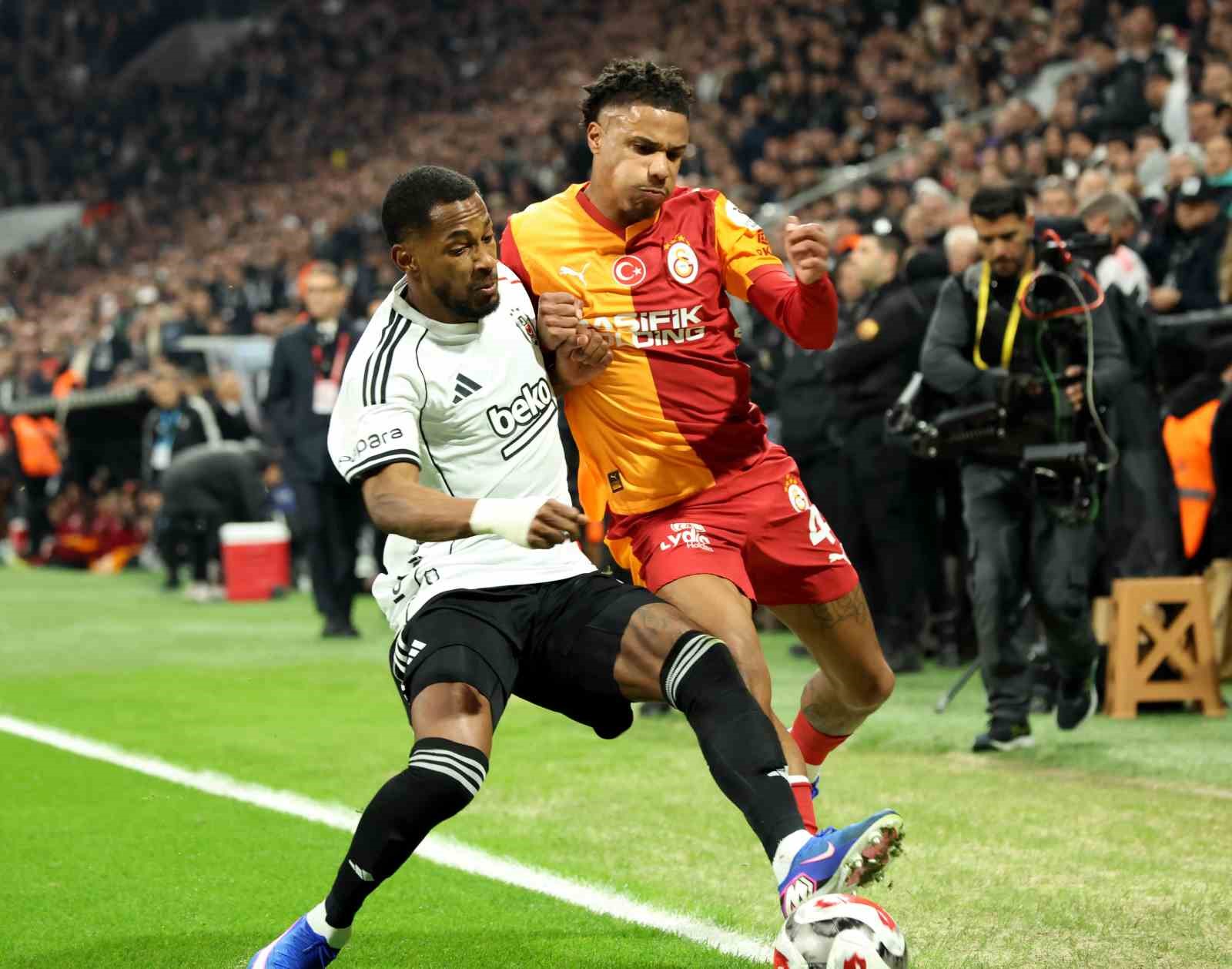 Trendyol Süper Lig: Beşiktaş: 0 - Galatasaray: 1 (İlk yarı)
