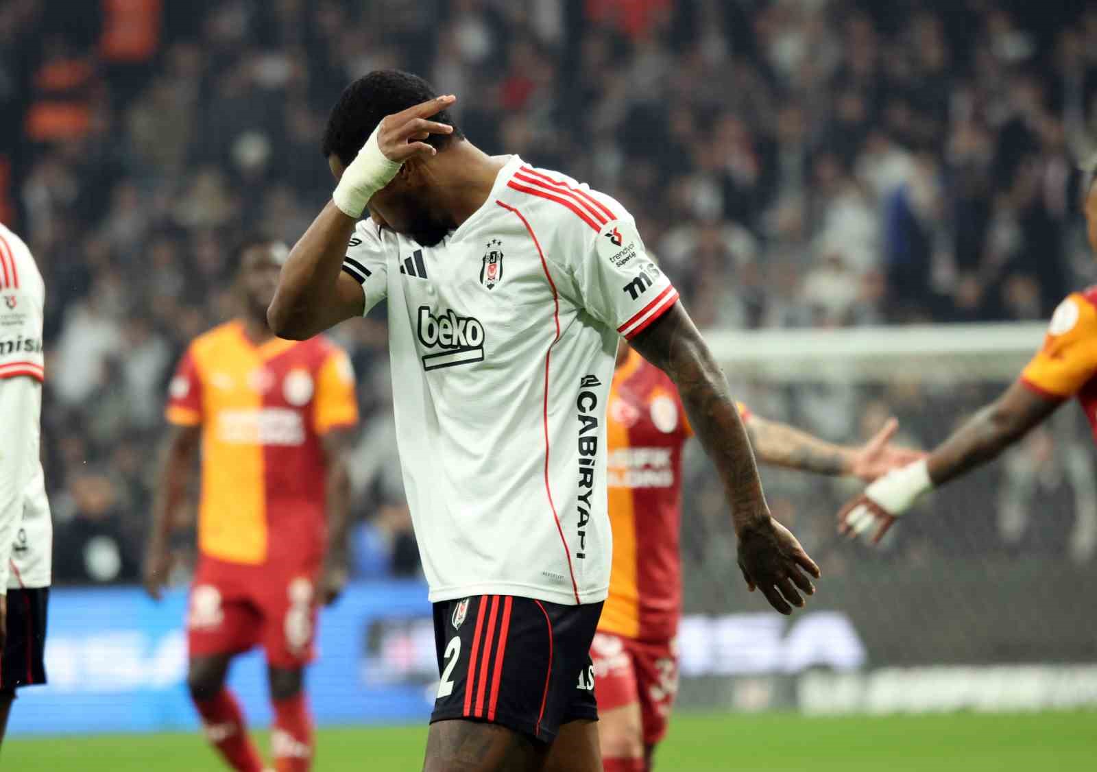 Trendyol Süper Lig: Beşiktaş: 0 - Galatasaray: 1 (İlk yarı)
