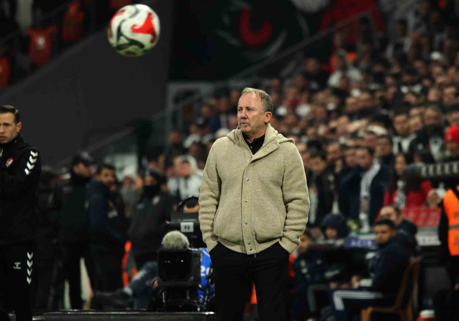 Trendyol Süper Lig: Beşiktaş: 0 - Galatasaray: 1 (İlk yarı)
