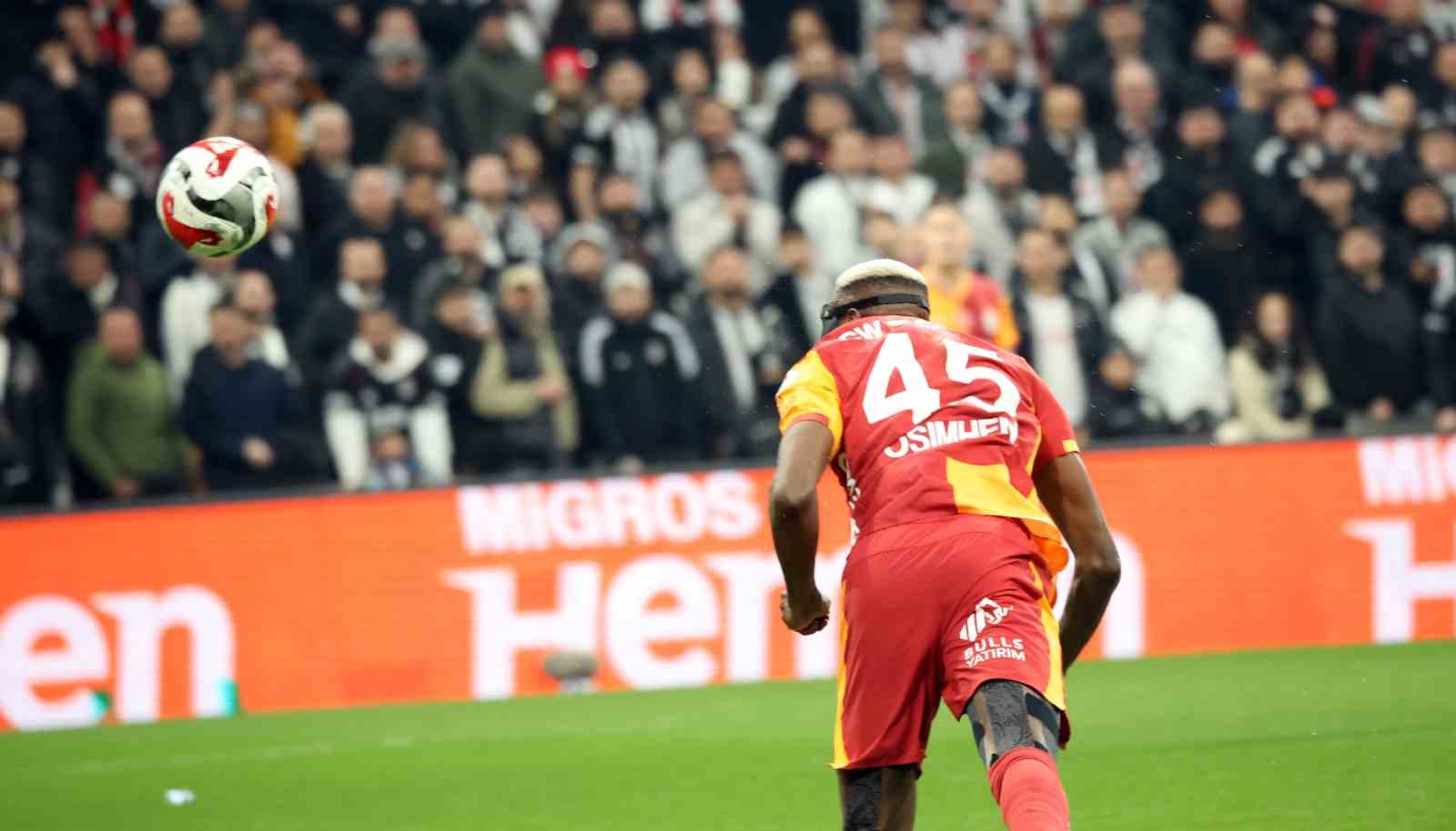 Trendyol Süper Lig: Beşiktaş: 0 - Galatasaray: 1 (İlk yarı)
