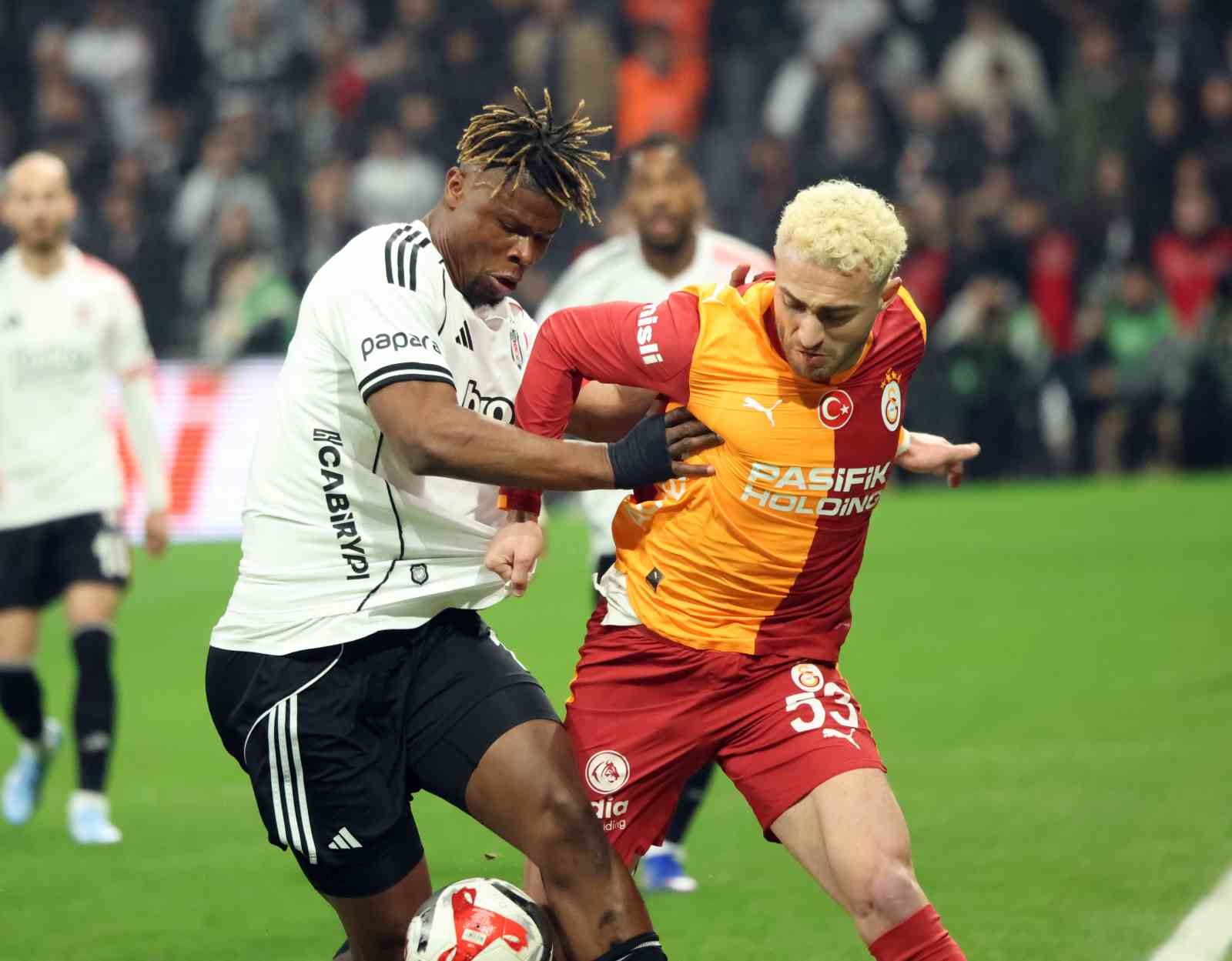 Trendyol Süper Lig: Beşiktaş: 0 - Galatasaray: 1 (İlk yarı)
