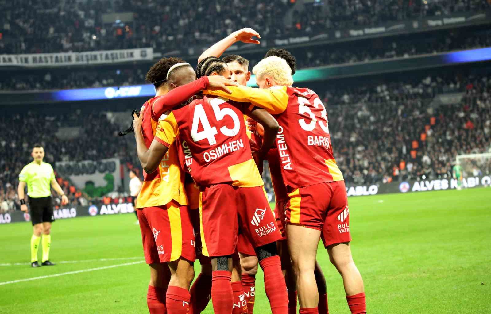 Trendyol Süper Lig: Beşiktaş: 0 - Galatasaray: 1 (İlk yarı)

