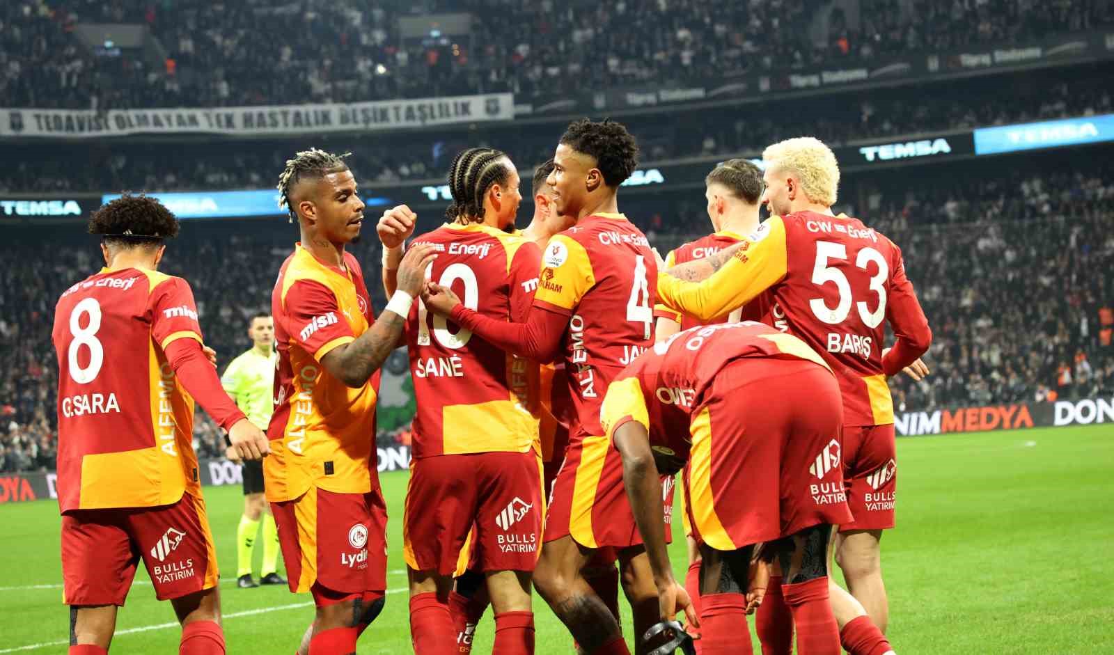 Trendyol Süper Lig: Beşiktaş: 0 - Galatasaray: 1 (İlk yarı)
