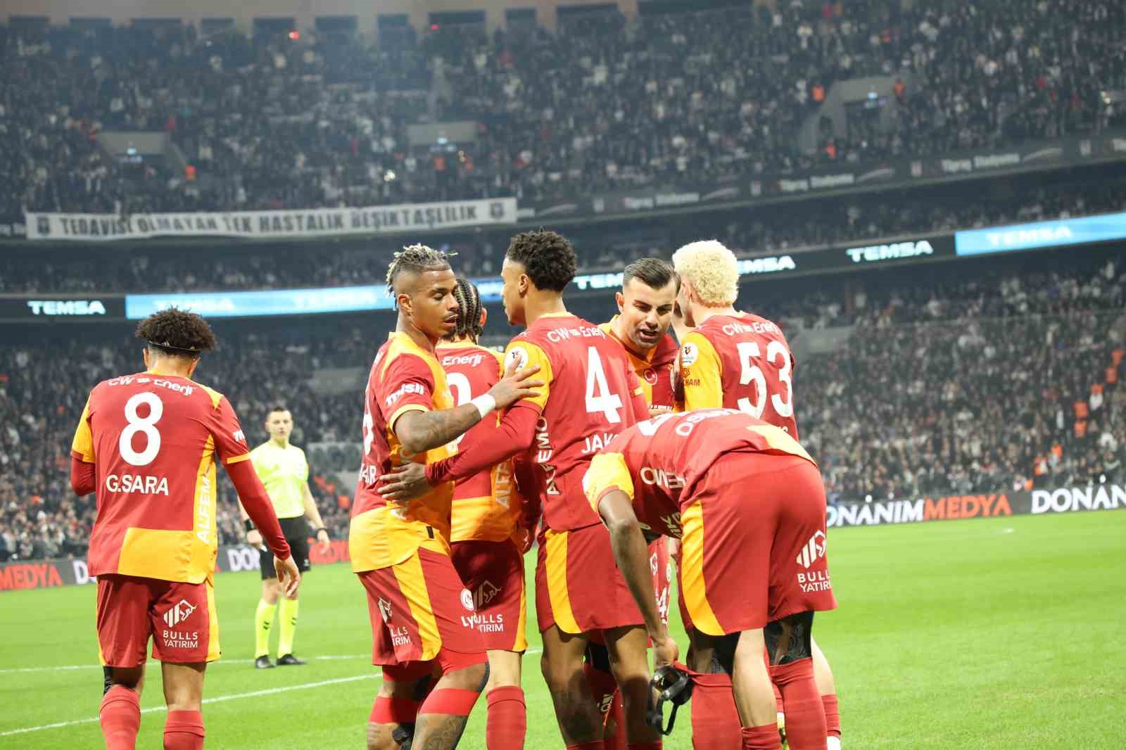 Trendyol Süper Lig: Beşiktaş: 0 - Galatasaray: 1 (İlk yarı)
