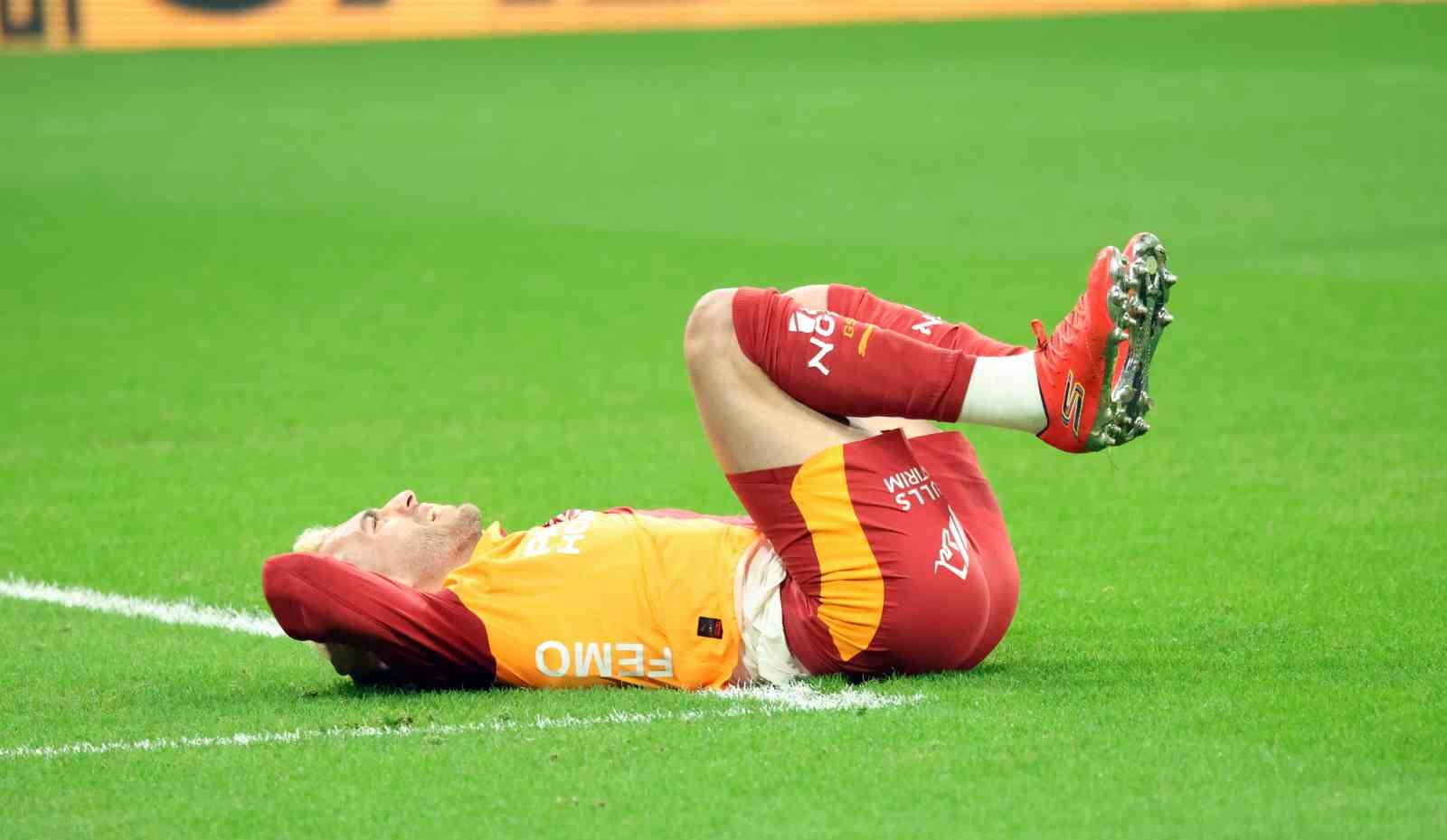 Trendyol Süper Lig: Beşiktaş: 0 - Galatasaray: 1 (İlk yarı)
