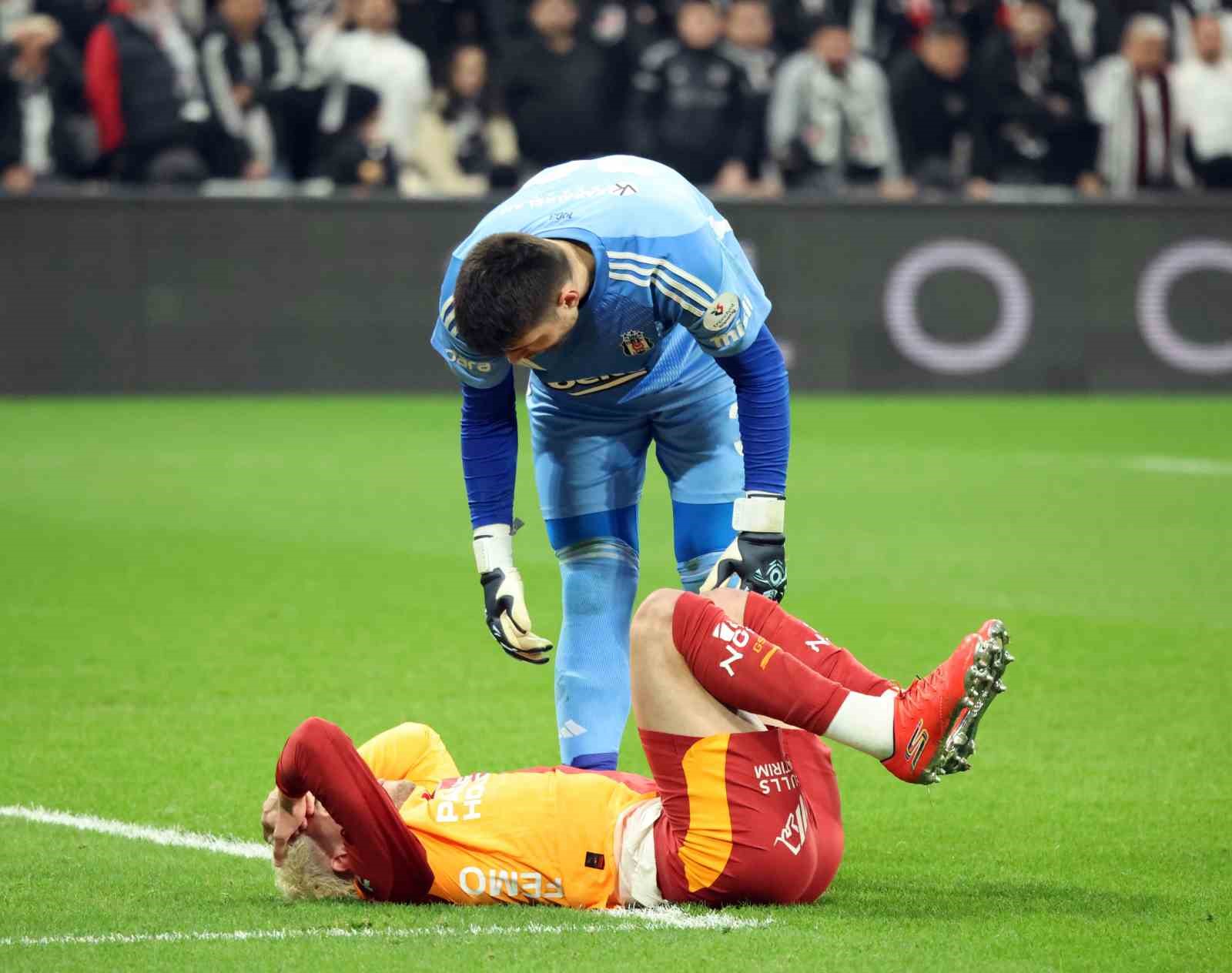 Trendyol Süper Lig: Beşiktaş: 0 - Galatasaray: 1 (İlk yarı)
