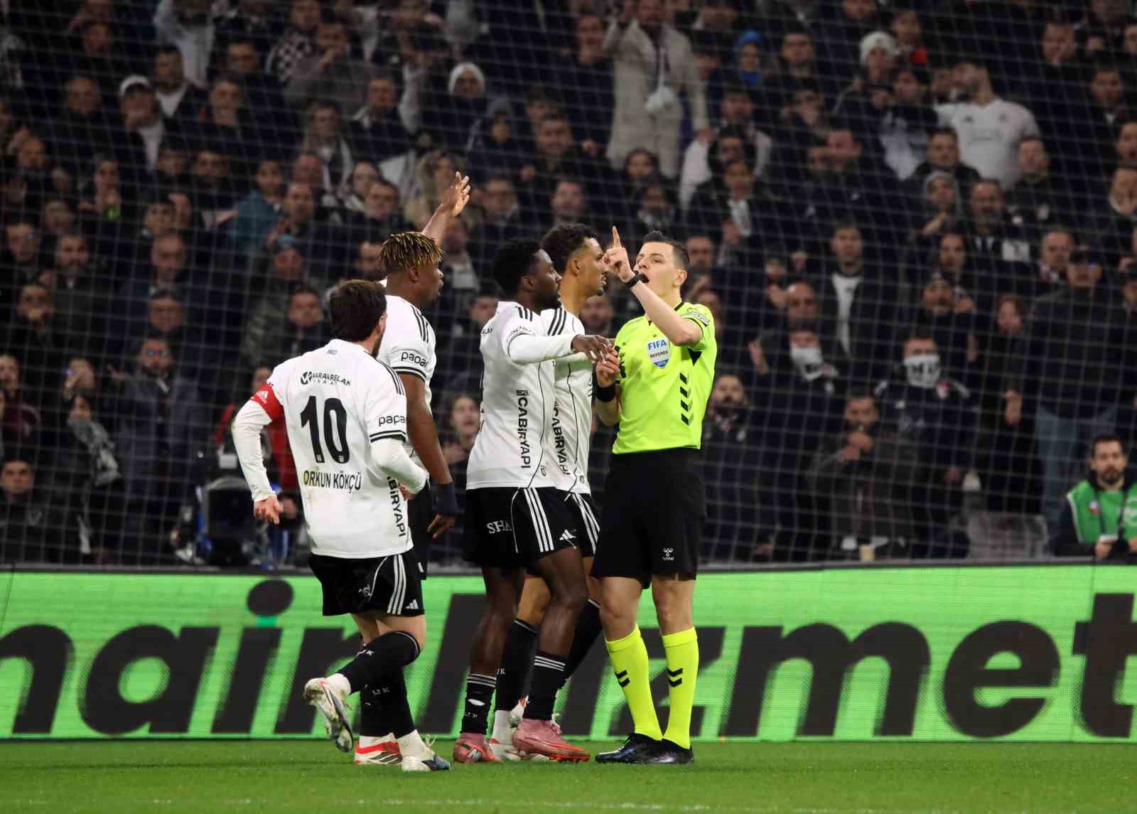 Trendyol Süper Lig: Beşiktaş: 0 - Galatasaray: 1 (Maç sonucu)
