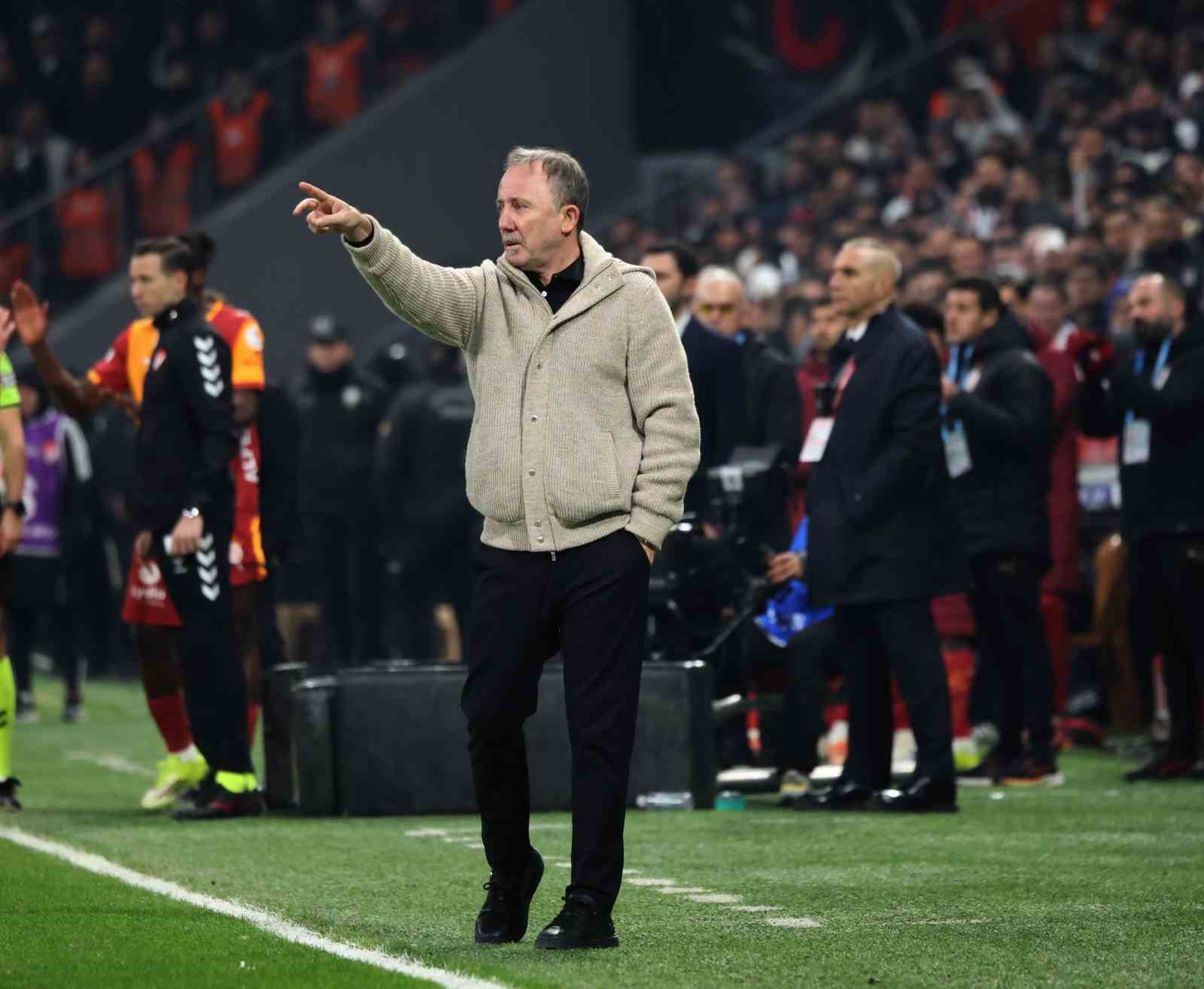 Trendyol Süper Lig: Beşiktaş: 0 - Galatasaray: 1 (Maç sonucu)
