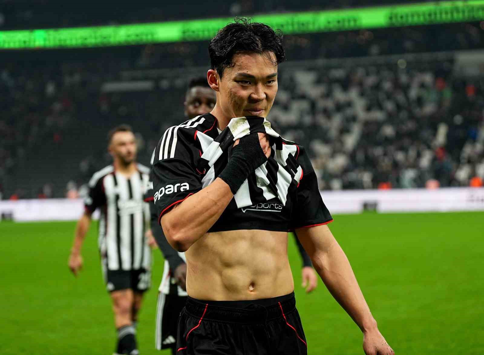 Trendyol Süper Lig: Beşiktaş: 1 - Corendon Alanyaspor: 2 (İlk yarı)
