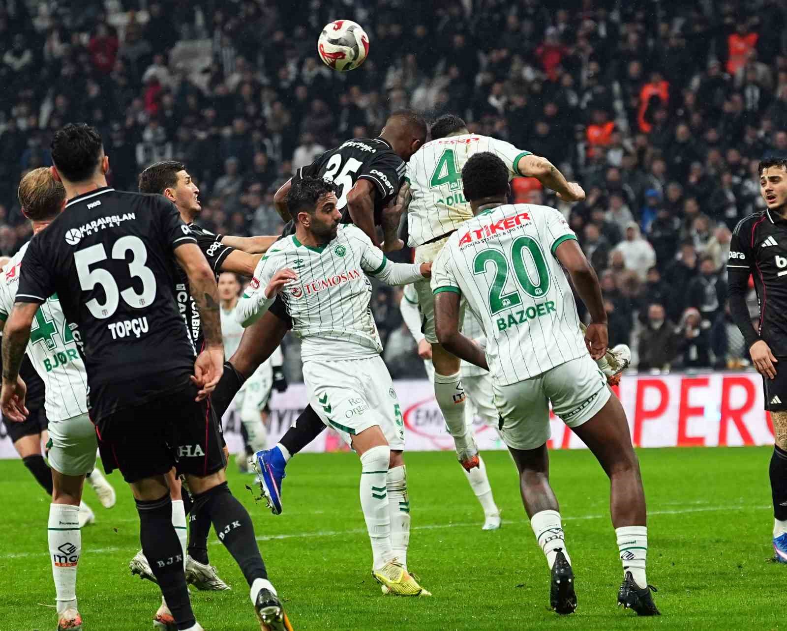 Trendyol Süper Lig: Beşiktaş: 1 - Konyaspor: 1 (İlk yarı)
