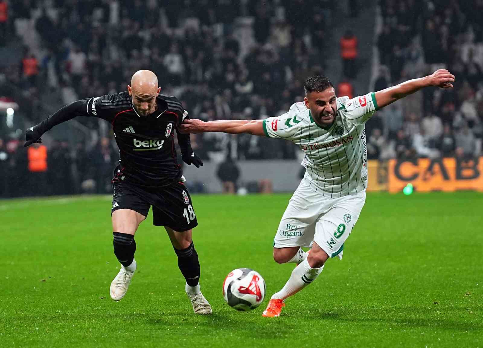 Trendyol Süper Lig: Beşiktaş: 1 - Konyaspor: 1 (İlk yarı)
