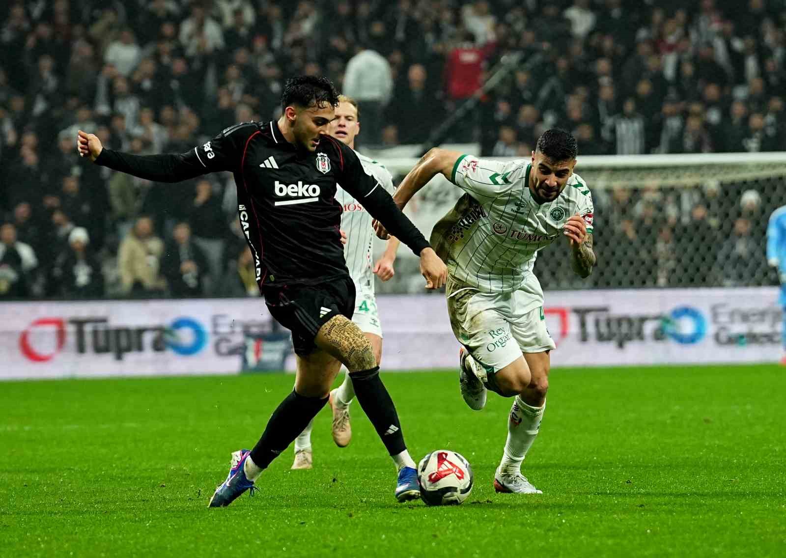 Trendyol Süper Lig: Beşiktaş: 1 - Konyaspor: 1 (İlk yarı)
