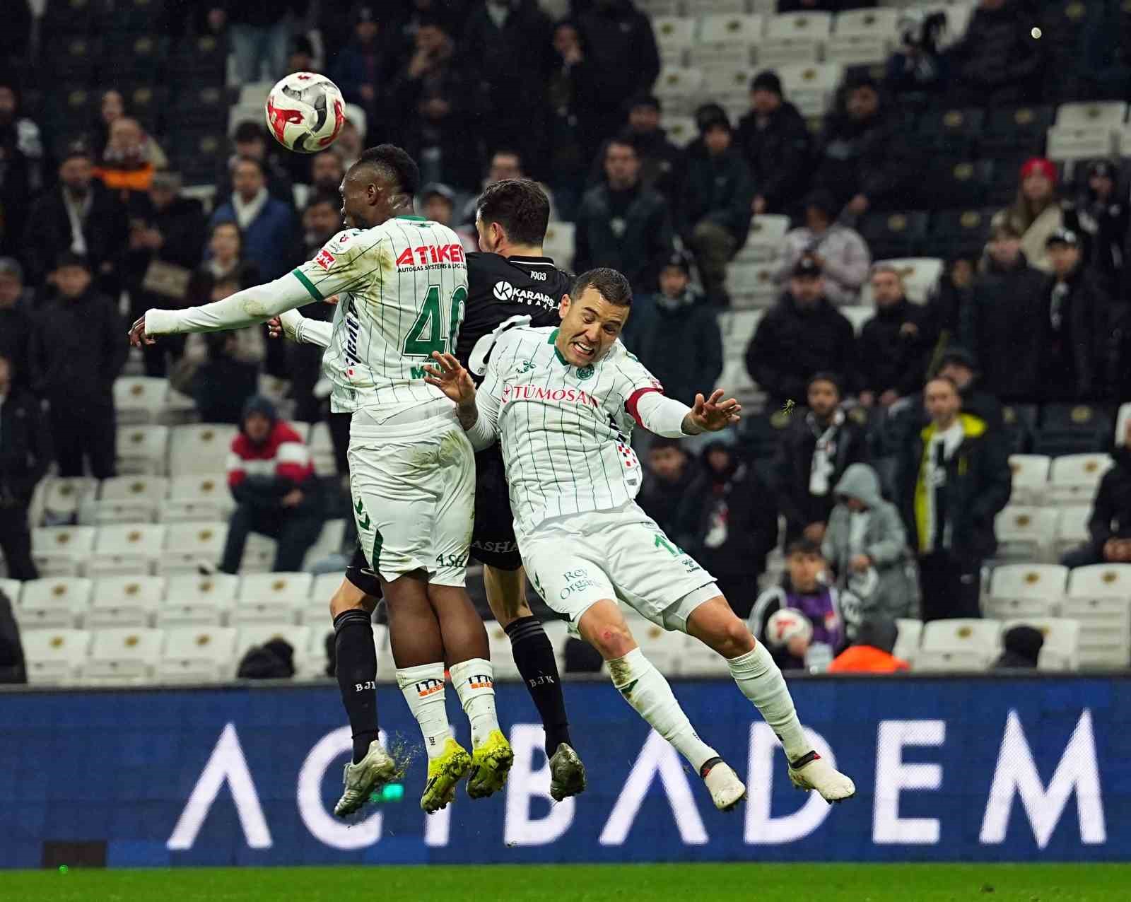 Trendyol Süper Lig: Beşiktaş: 1 - Konyaspor: 1 (İlk yarı)
