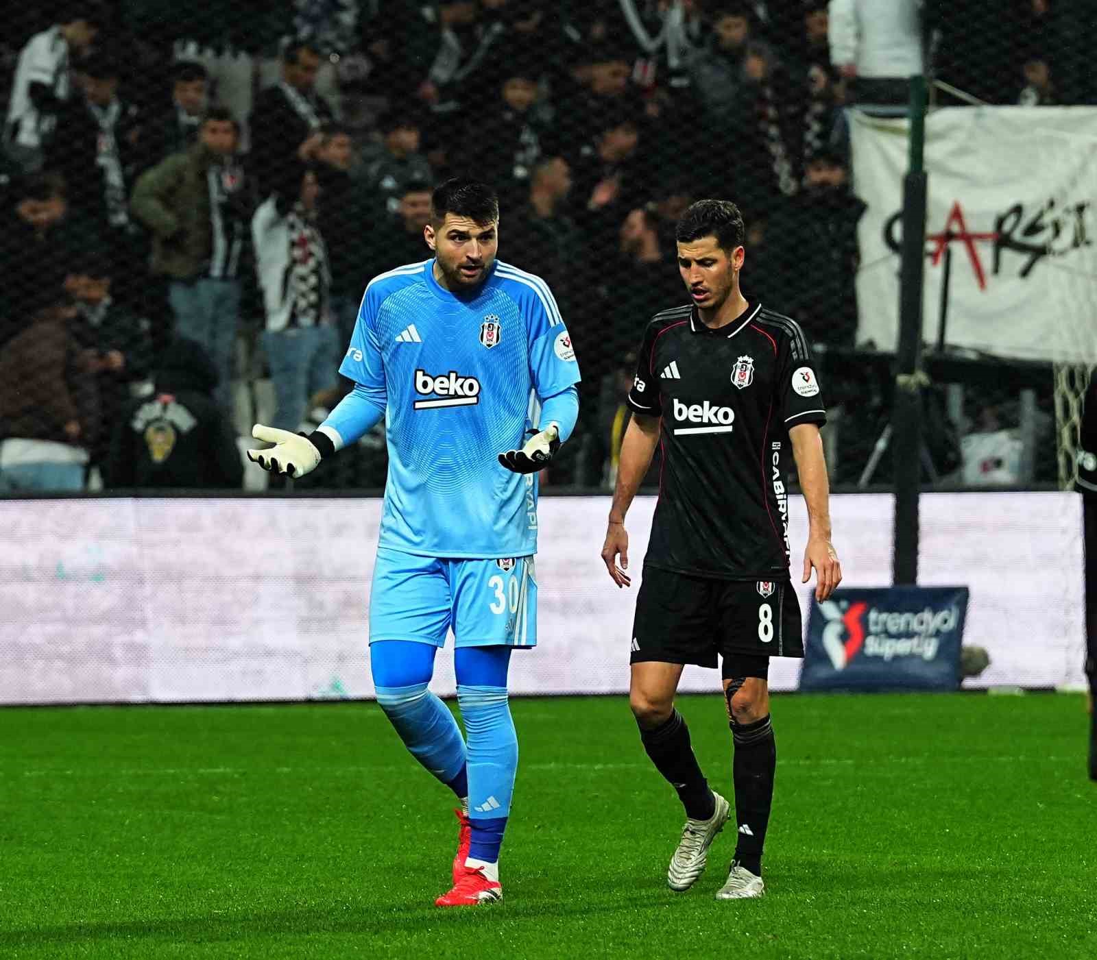 Trendyol Süper Lig: Beşiktaş: 1 - Konyaspor: 1 (İlk yarı)
