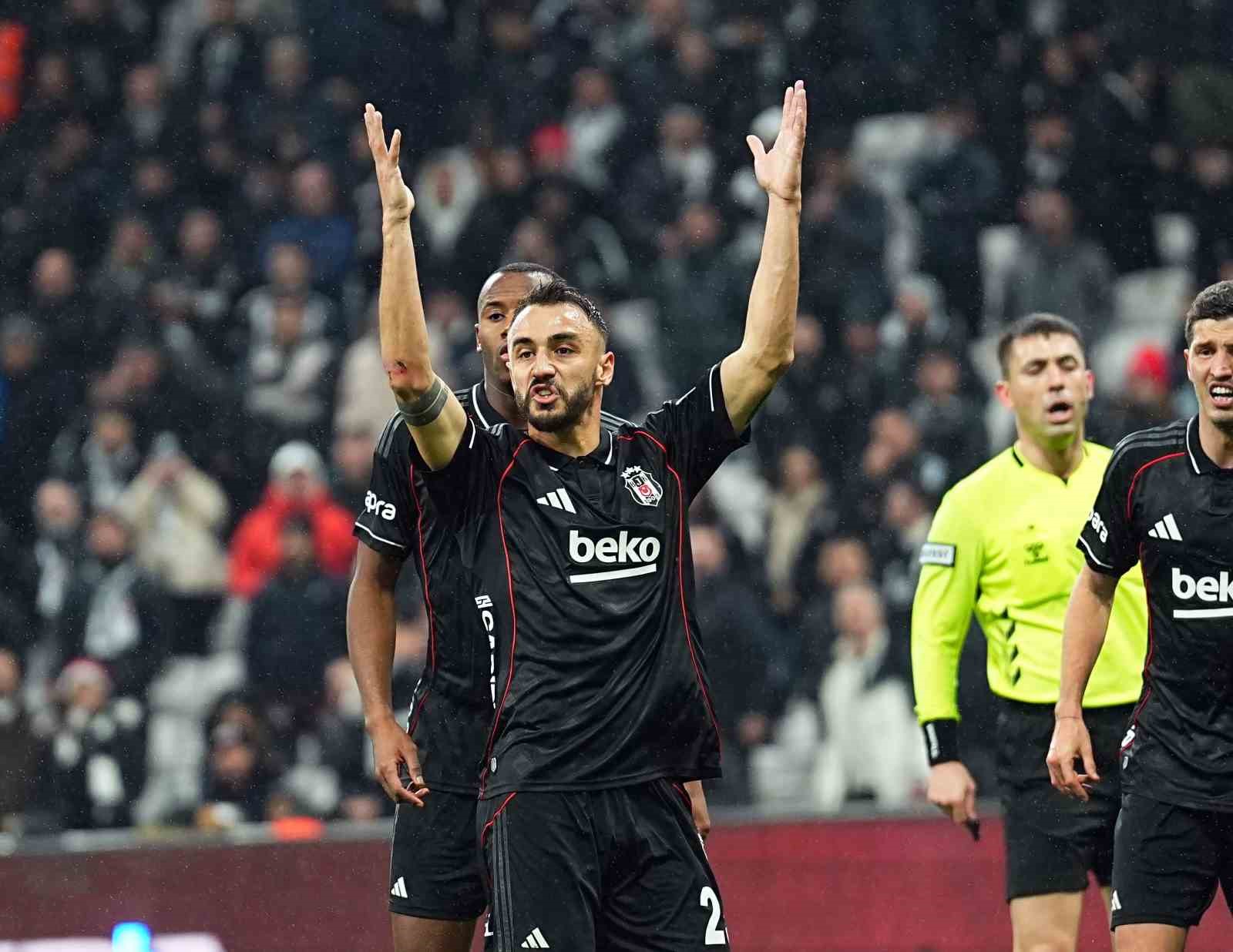 Trendyol Süper Lig: Beşiktaş: 1 - Konyaspor: 1 (İlk yarı)
