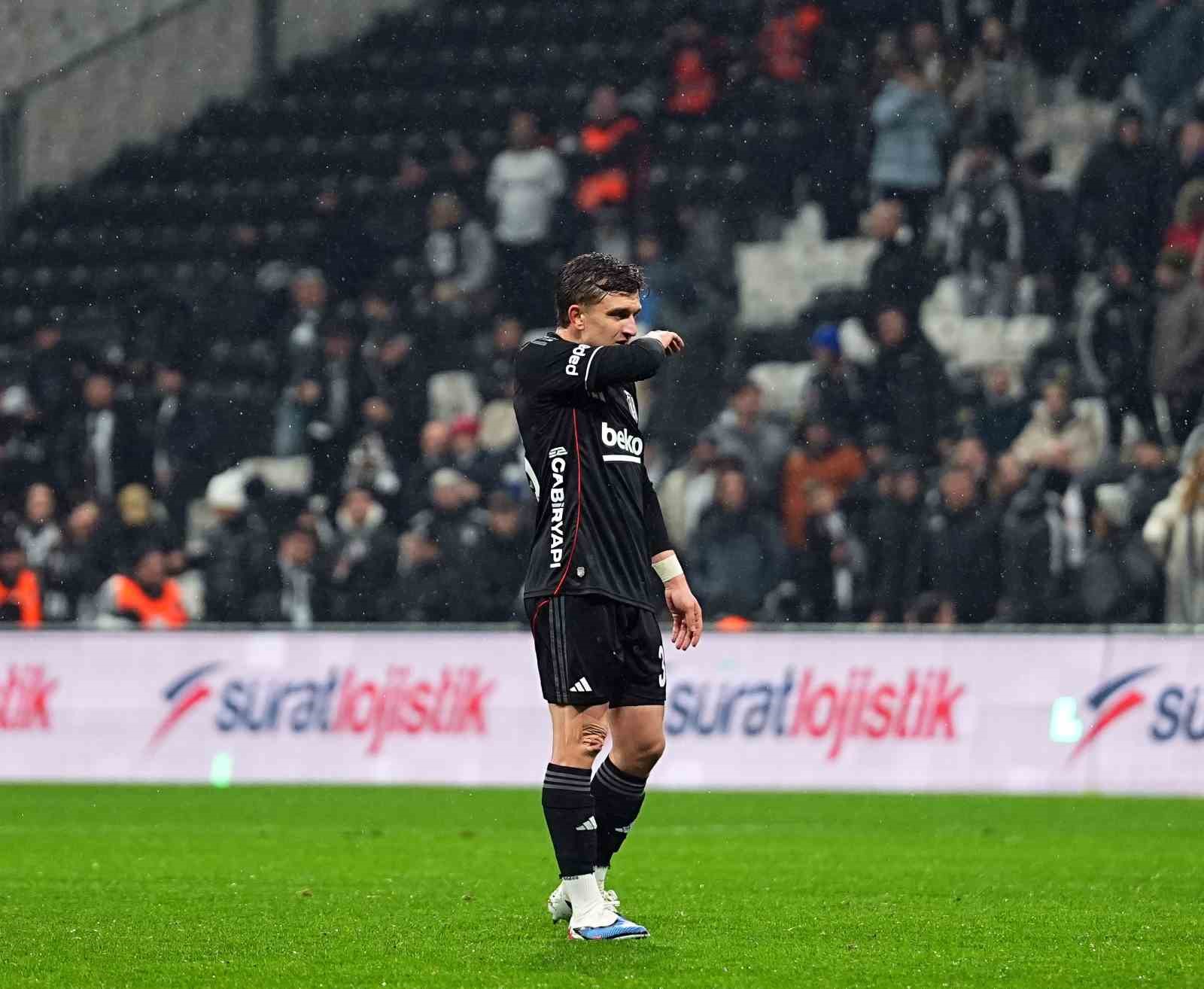 Trendyol Süper Lig: Beşiktaş: 1 - Konyaspor: 1 (İlk yarı)
