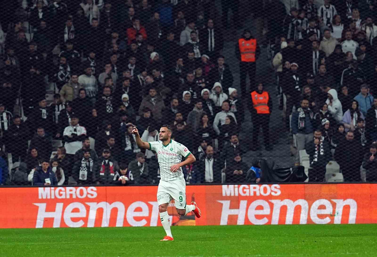 Trendyol Süper Lig: Beşiktaş: 1 - Konyaspor: 1 (İlk yarı)
