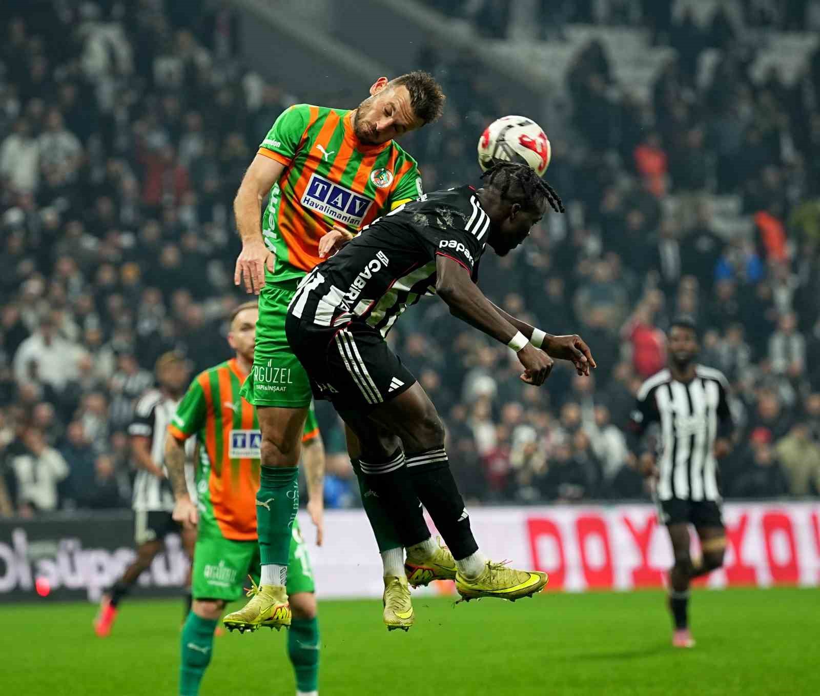 Trendyol Süper Lig: Beşiktaş: 2 - Corendon Alanyaspor: 2 (Maç sonucu)
