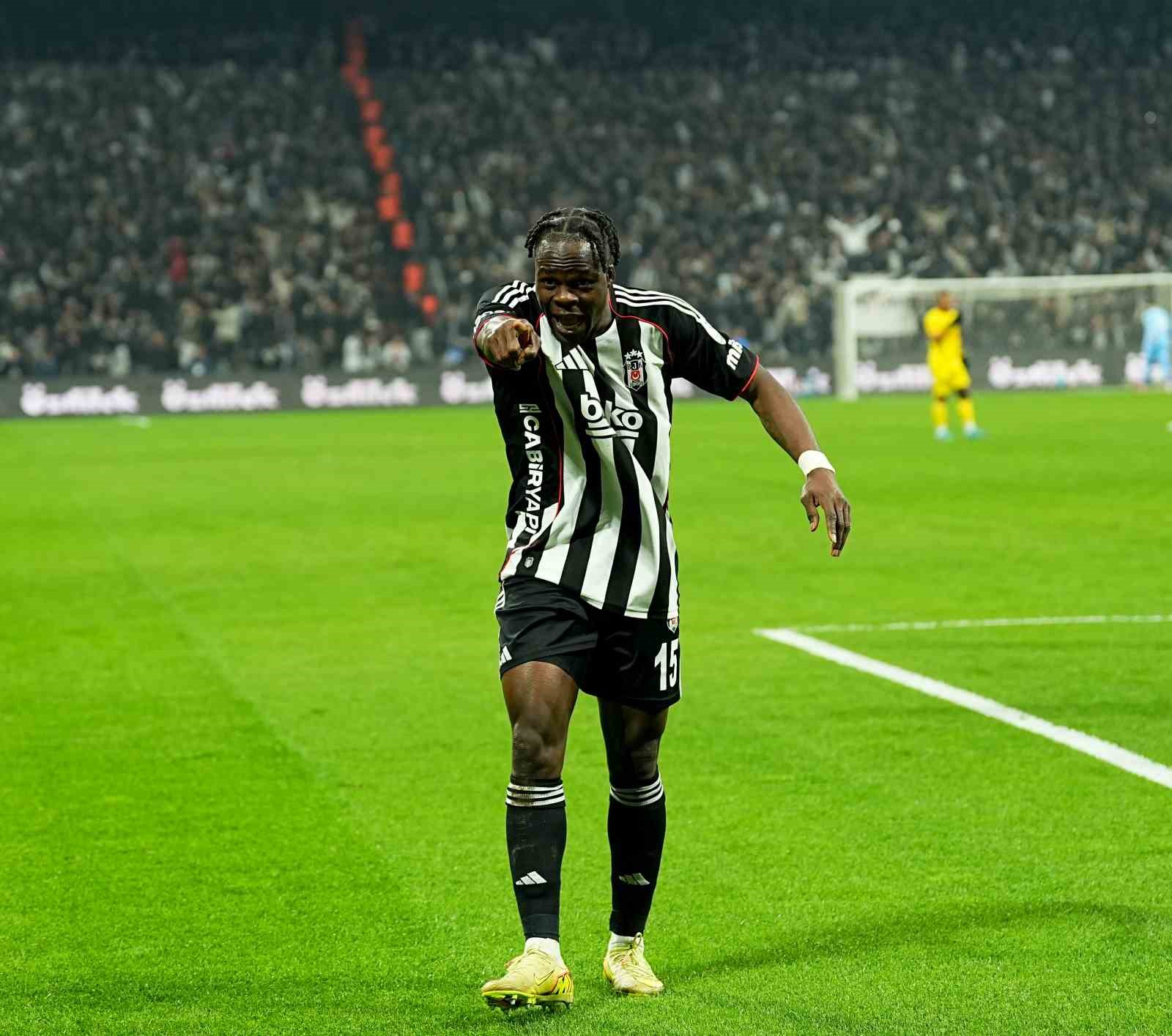 Trendyol Süper Lig: Beşiktaş: 2 - Göztepe: 0 (İlk yarı)
