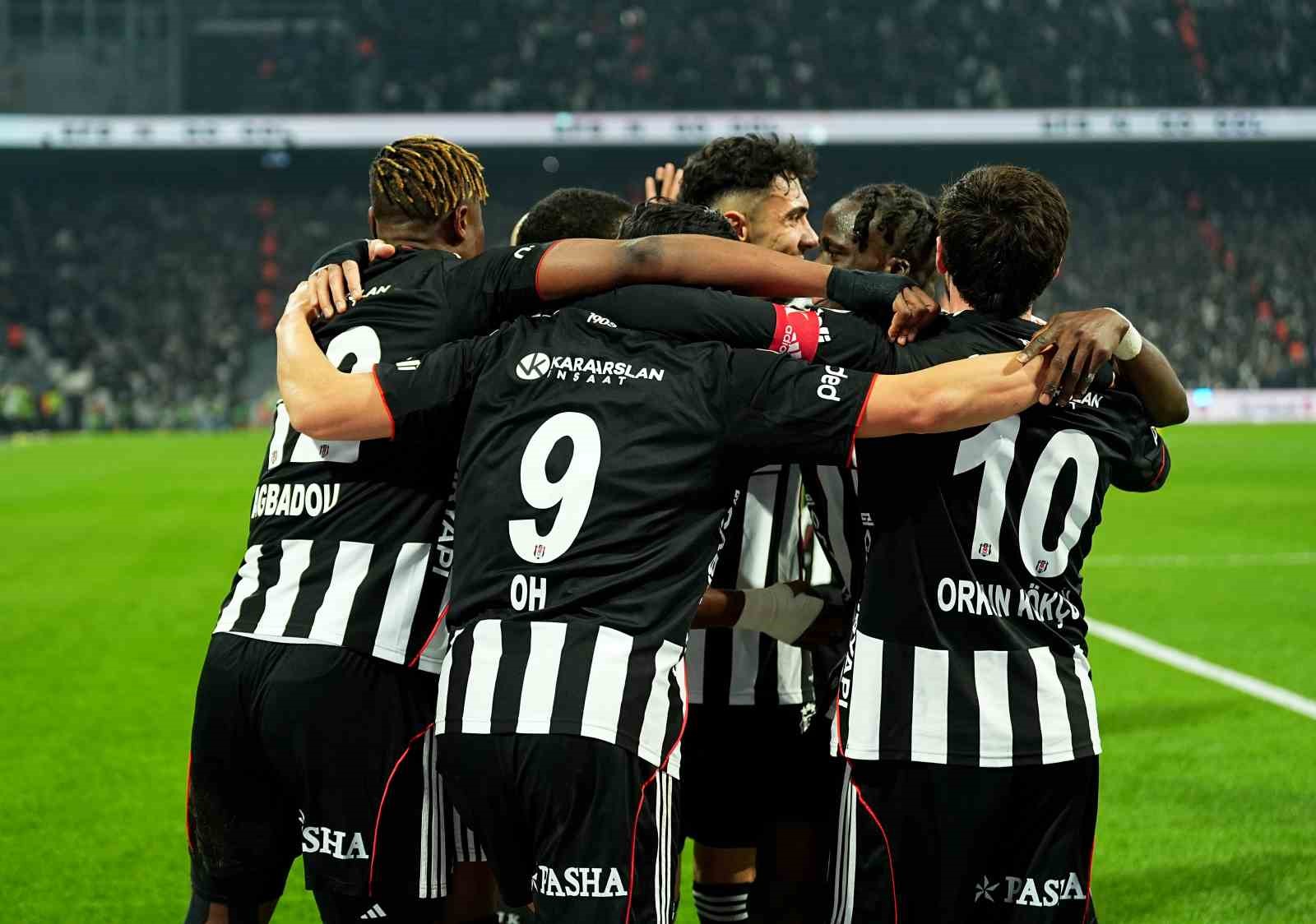 Trendyol Süper Lig: Beşiktaş: 2 - Göztepe: 0 (İlk yarı)
